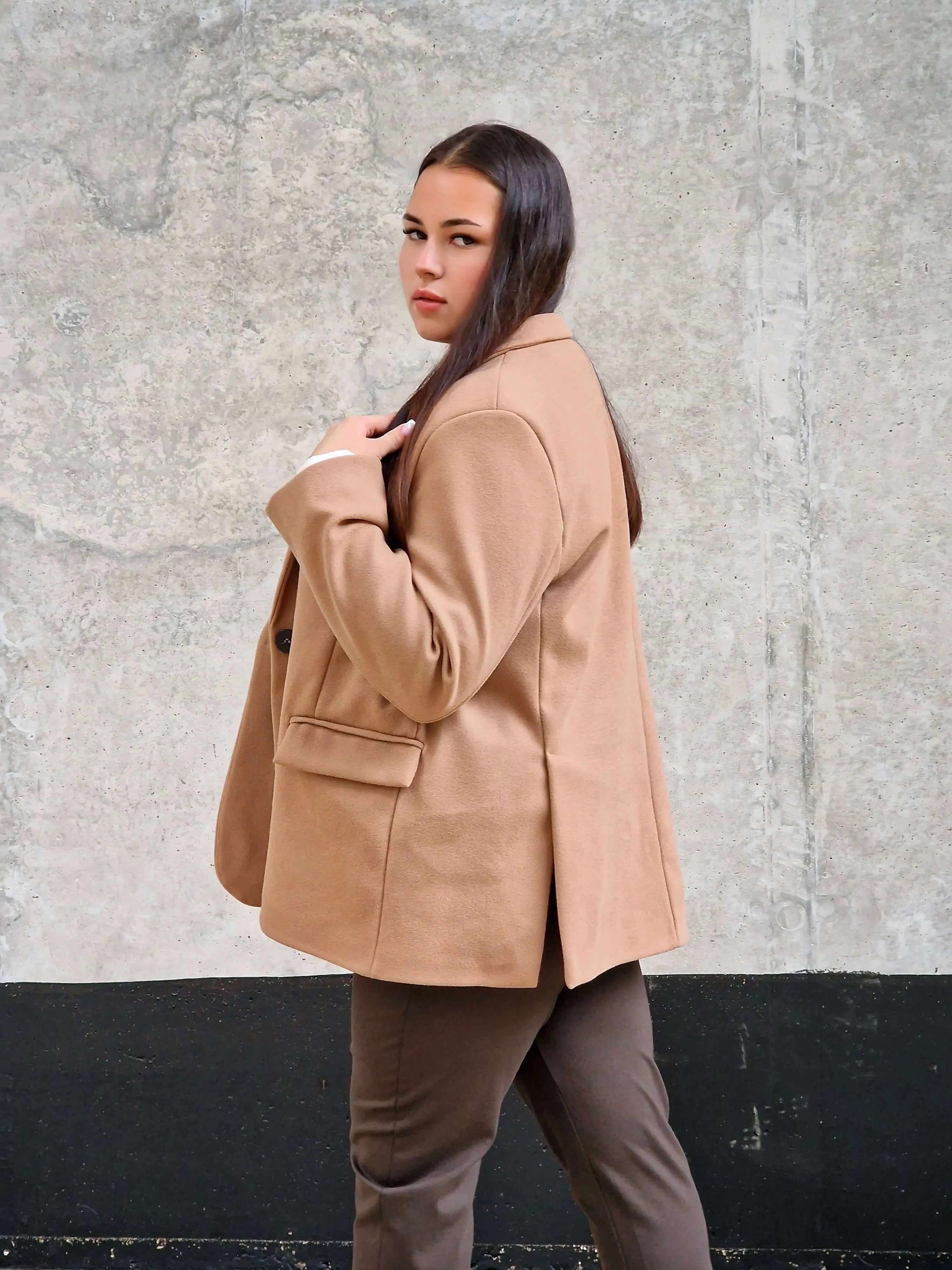 Oversize marynarka plus size – nowoczesna elegancja i stylowy komfort Stylowa XL