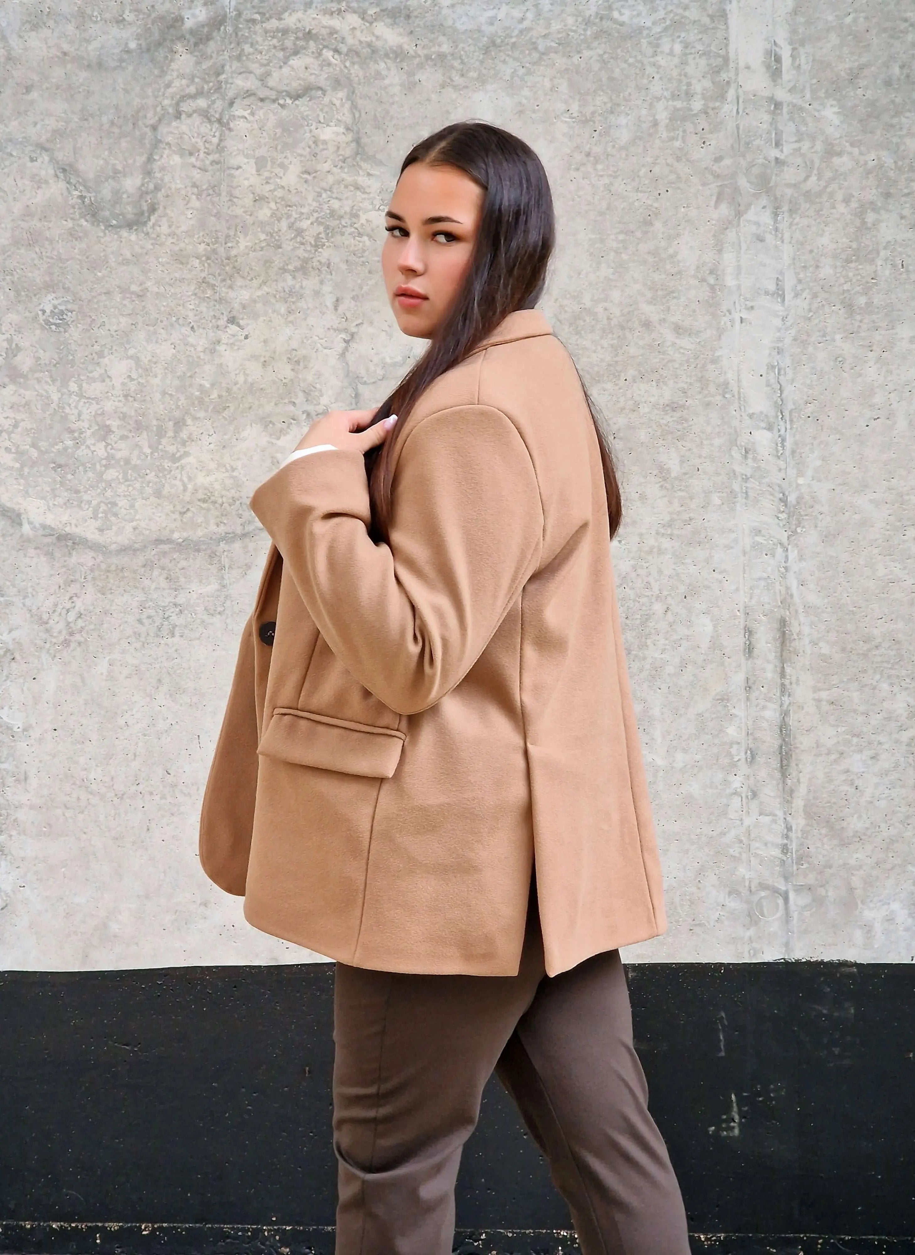 Oversize marynarka plus size – nowoczesna elegancja i stylowy komfort Stylowa XL