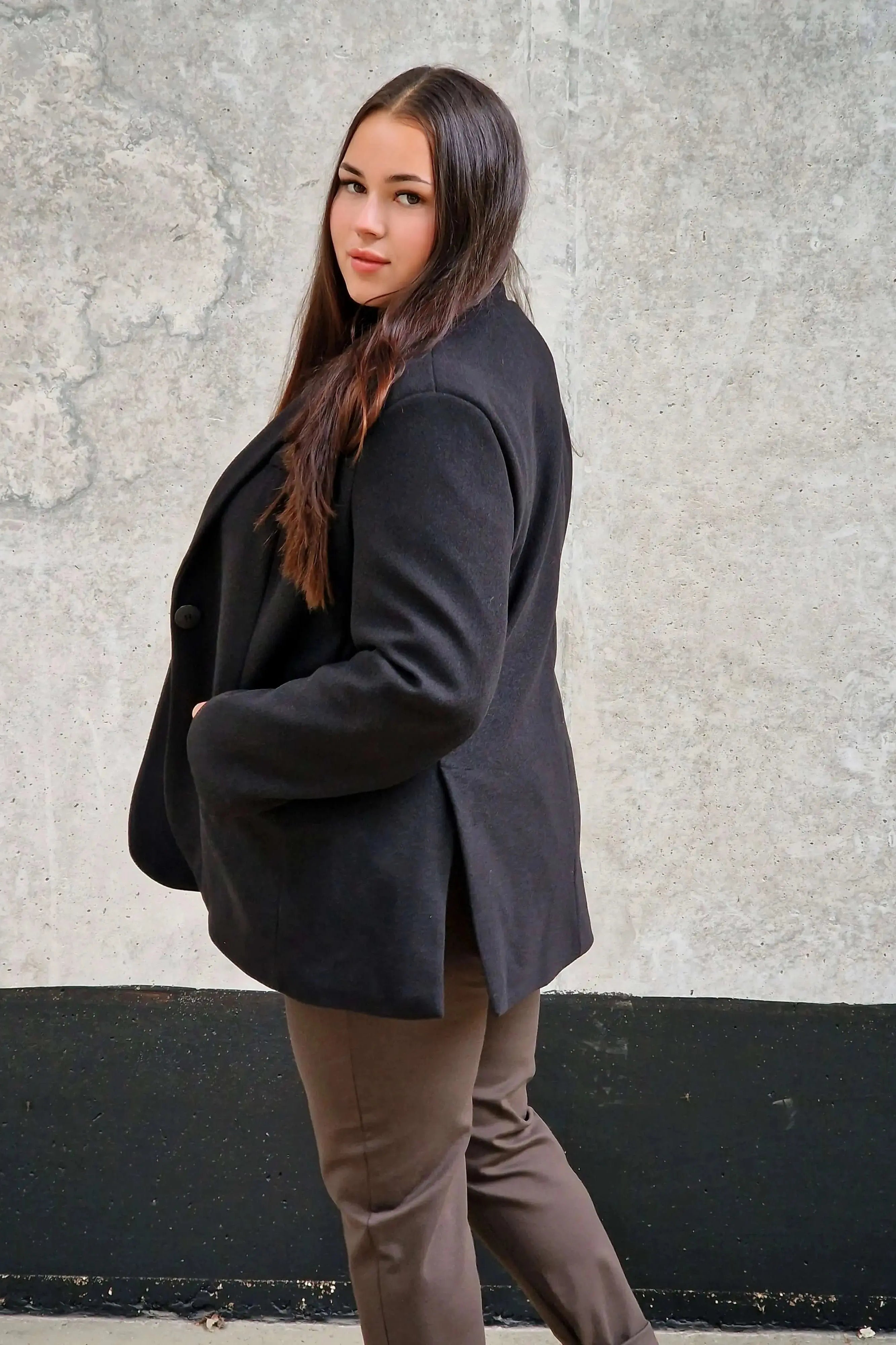 Oversize marynarka plus size – nowoczesna elegancja i stylowy komfort Stylowa XL
