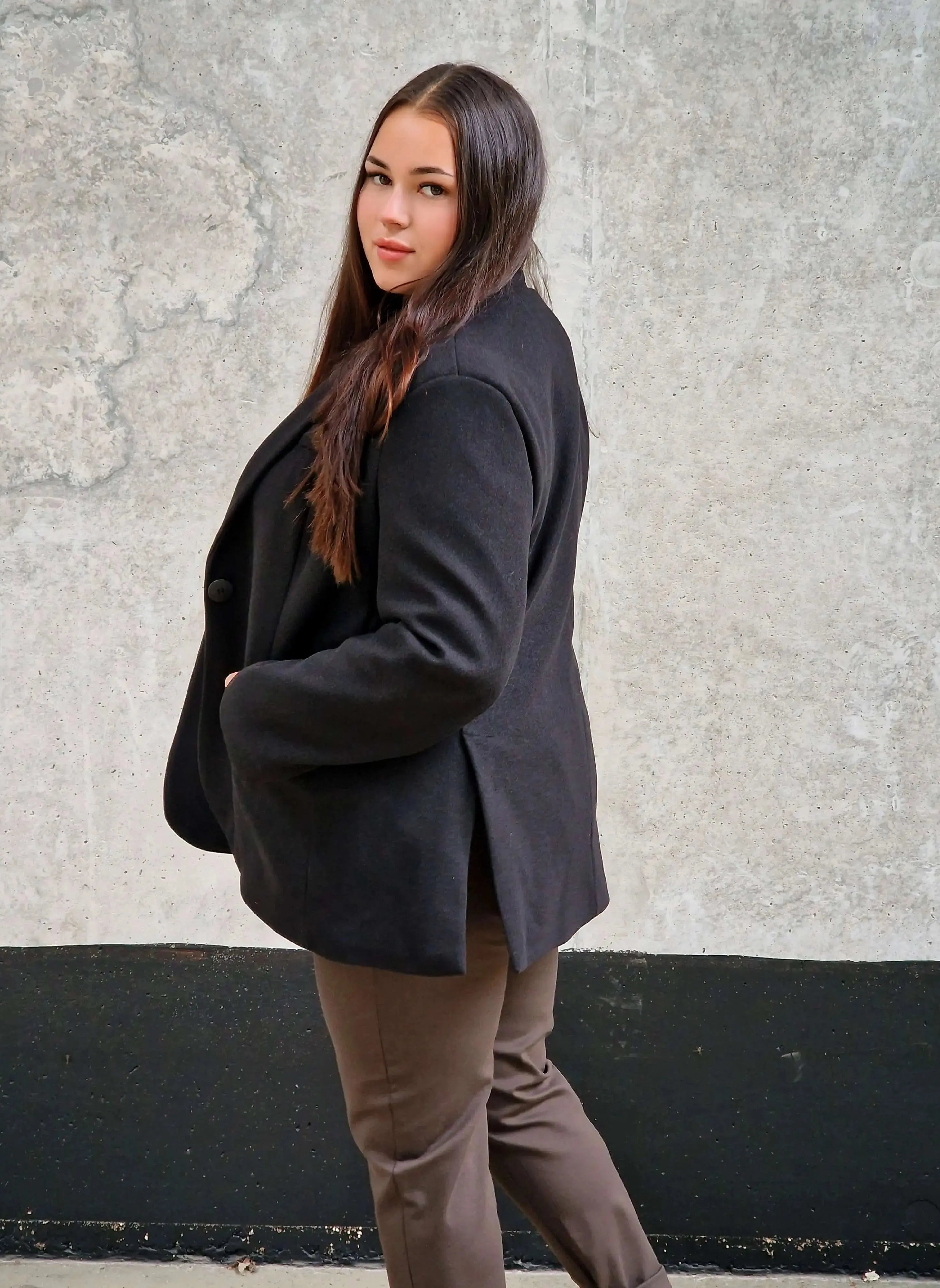 Oversize marynarka plus size – nowoczesna elegancja i stylowy komfort Stylowa XL