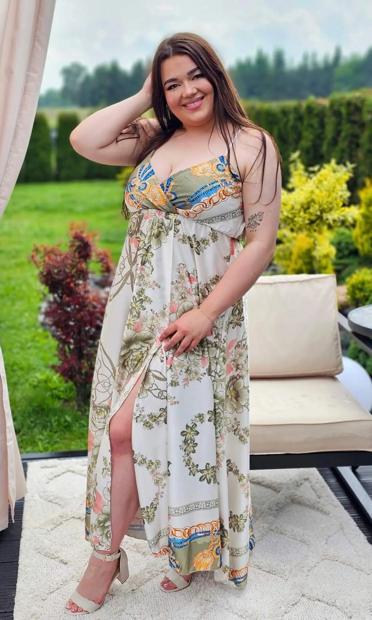 Piękny model długiej sukienki Stylowa XL