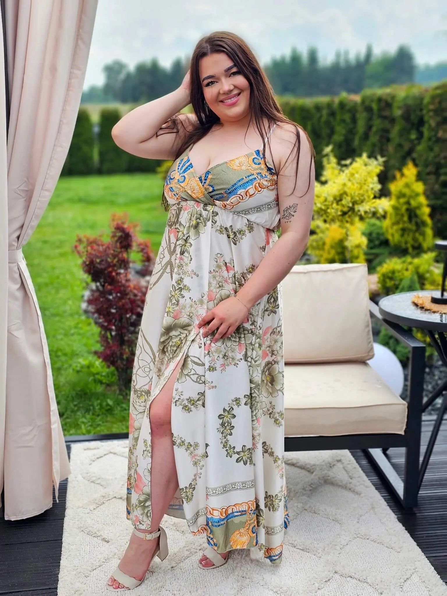 Piękny model długiej sukienki Stylowa XL