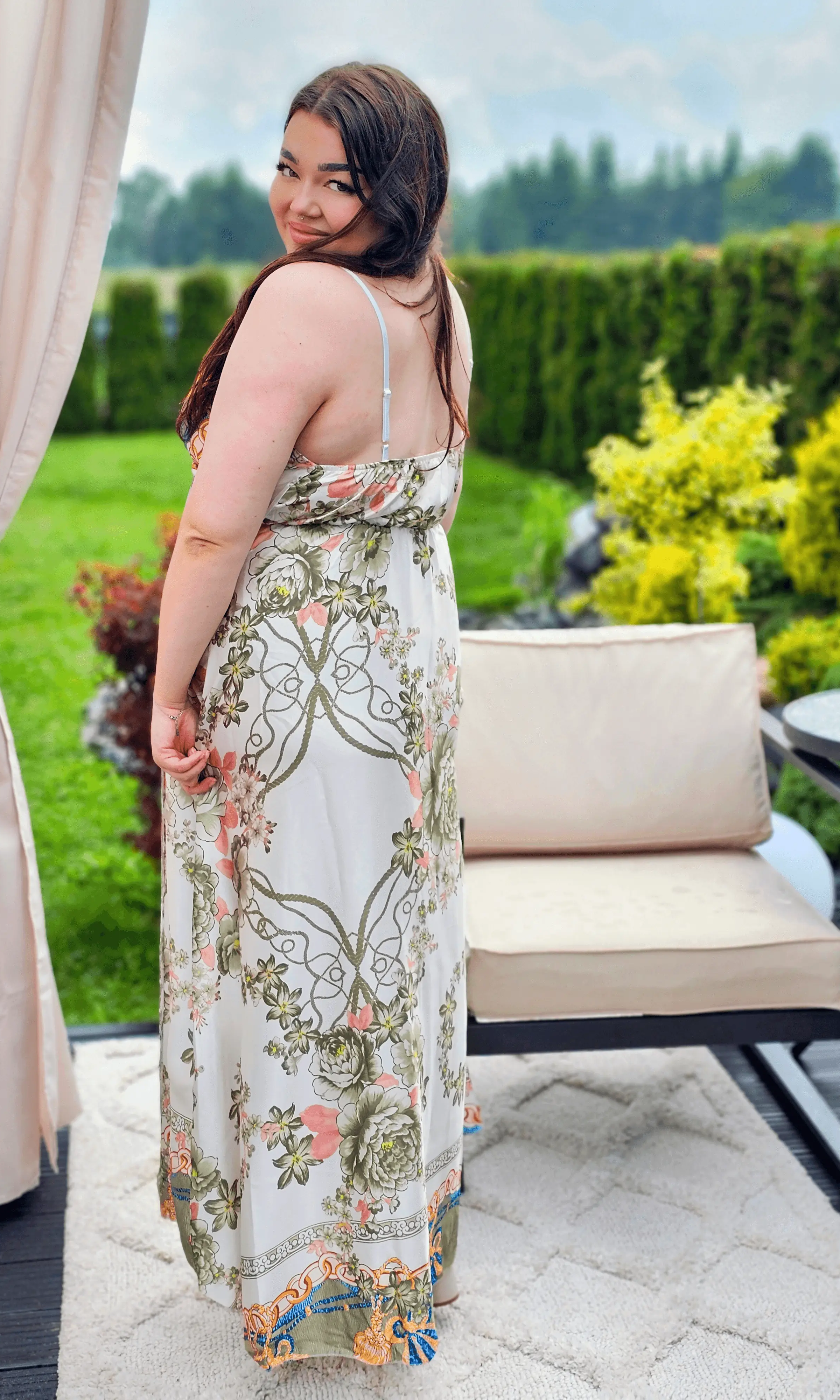 Piękny model długiej sukienki Stylowa XL