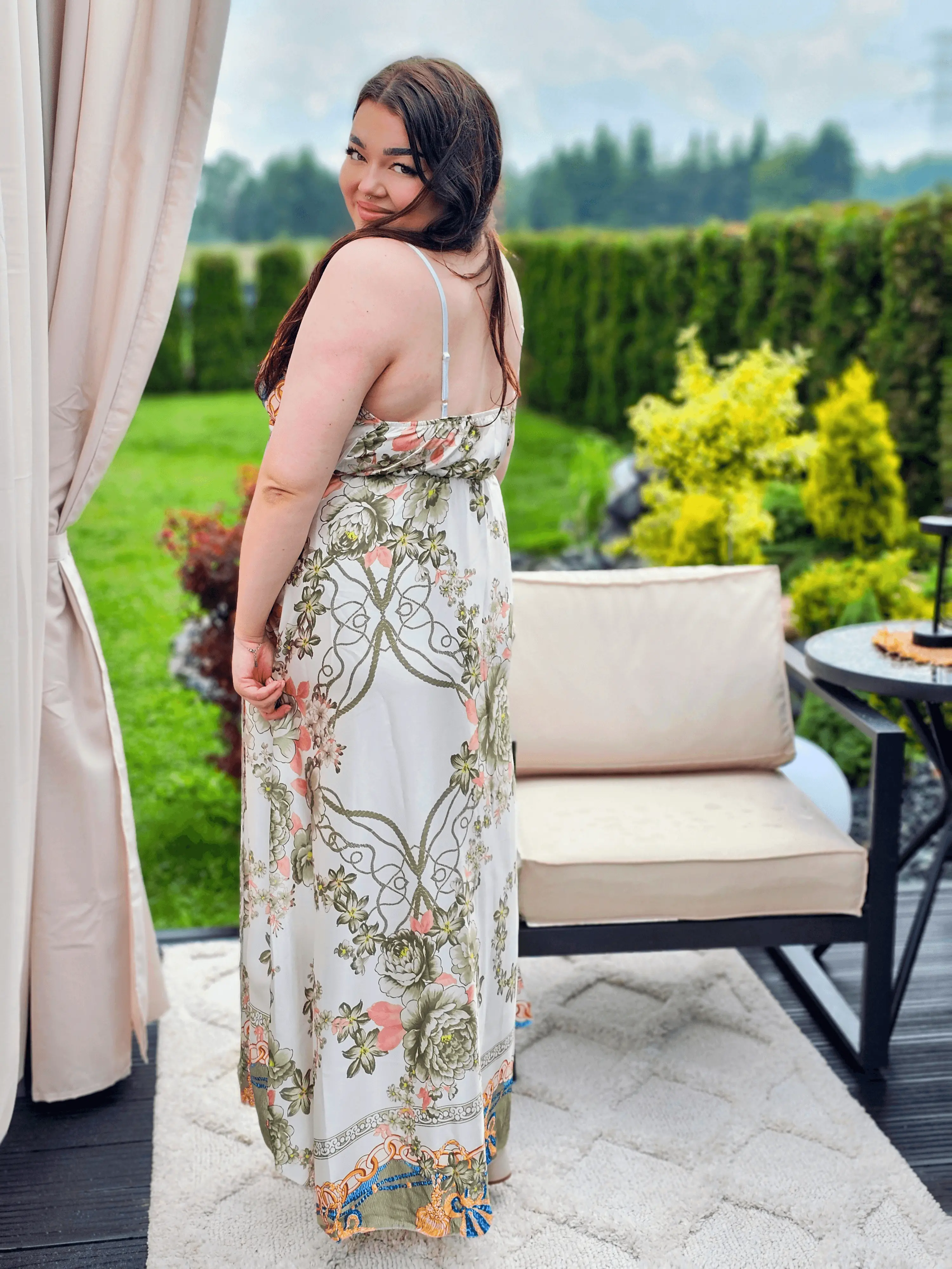 Piękny model długiej sukienki Stylowa XL