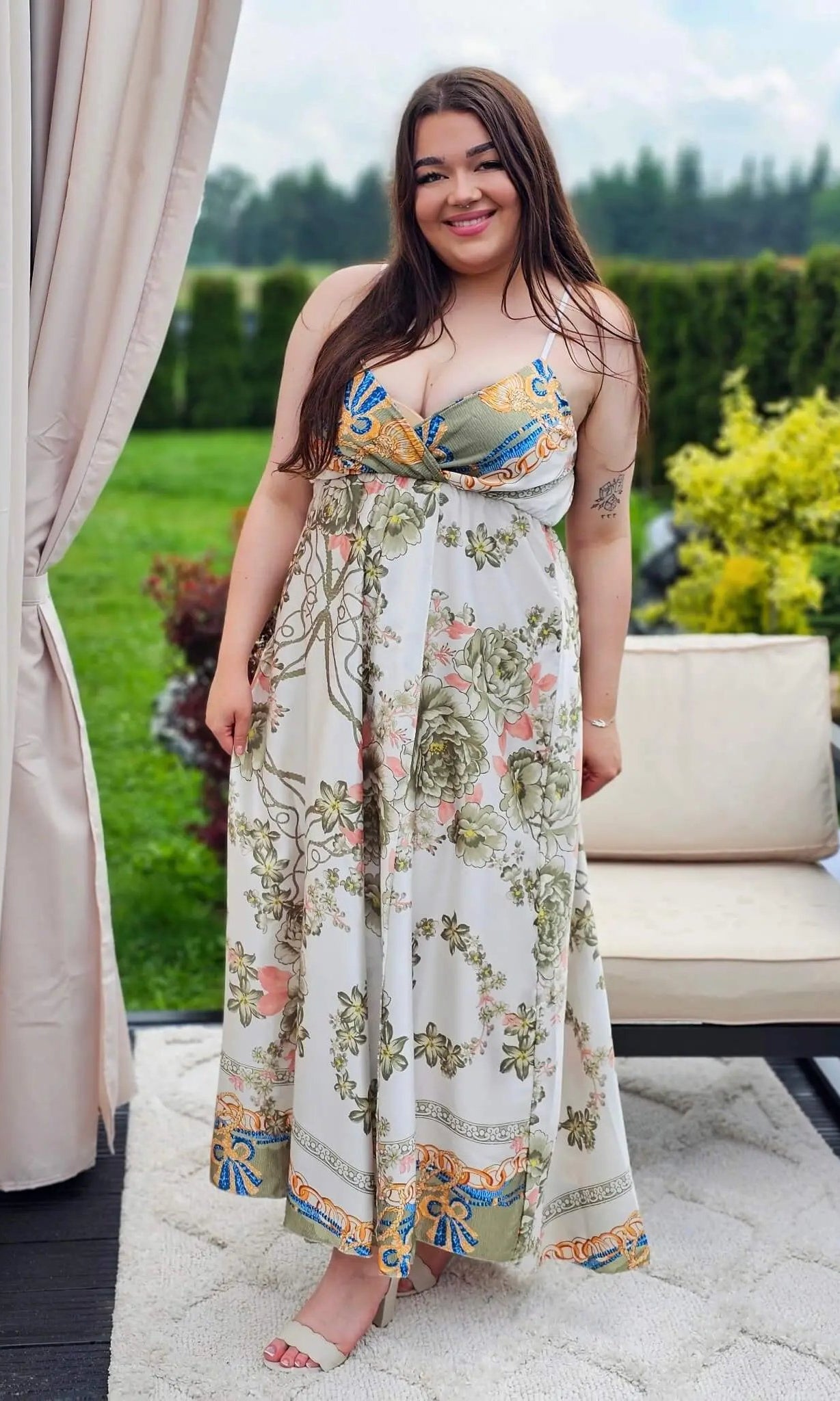 Piękny model długiej sukienki Stylowa XL