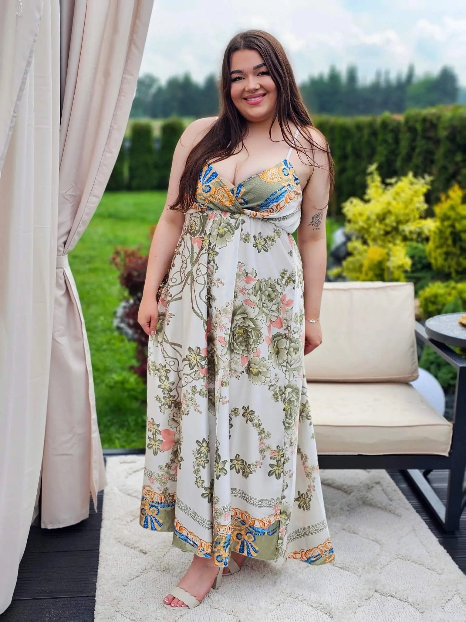 Piękny model długiej sukienki Stylowa XL