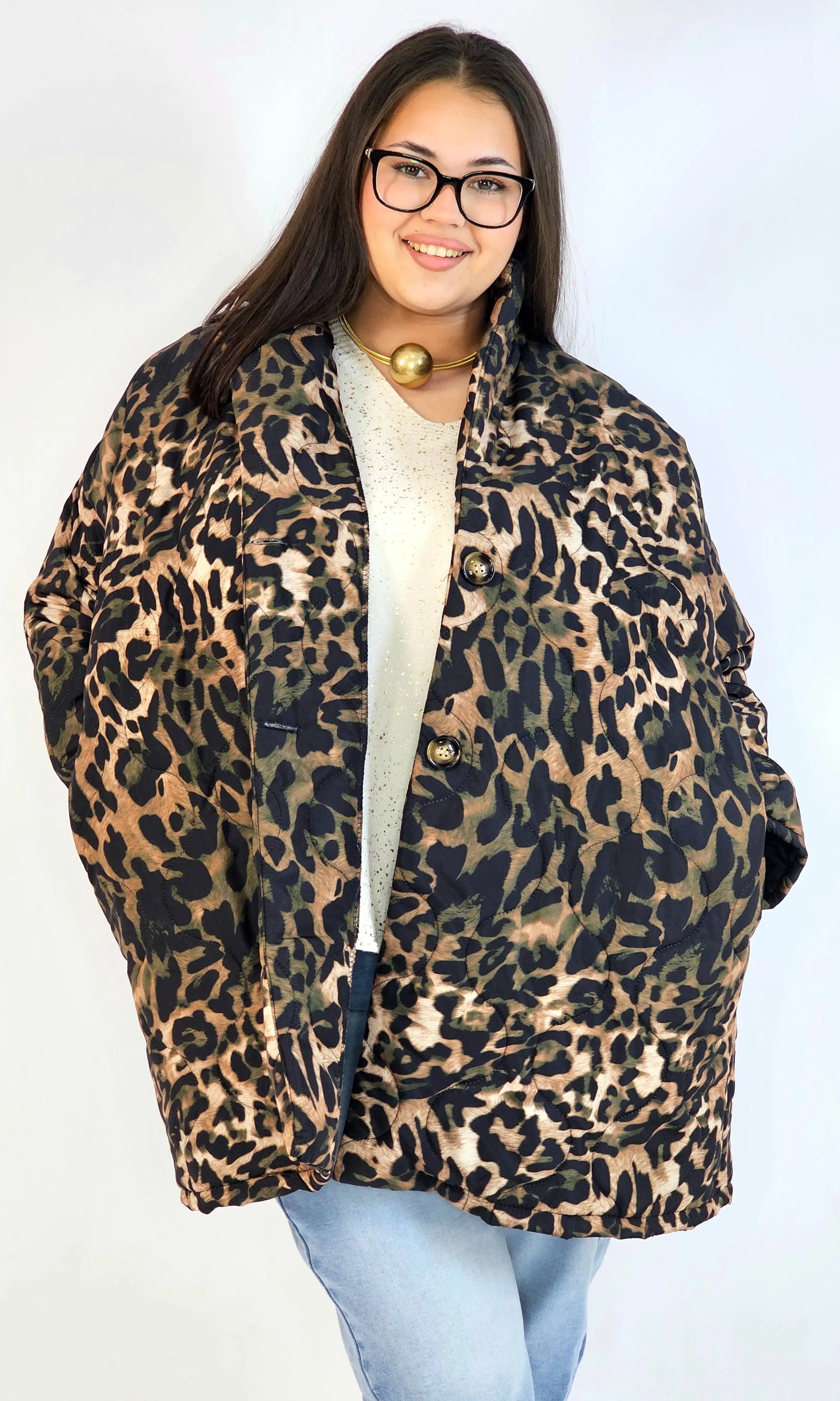 Pikowana kurtka plus size w panterkę – modny akcent na chłodniejsze dni Stylowa XL