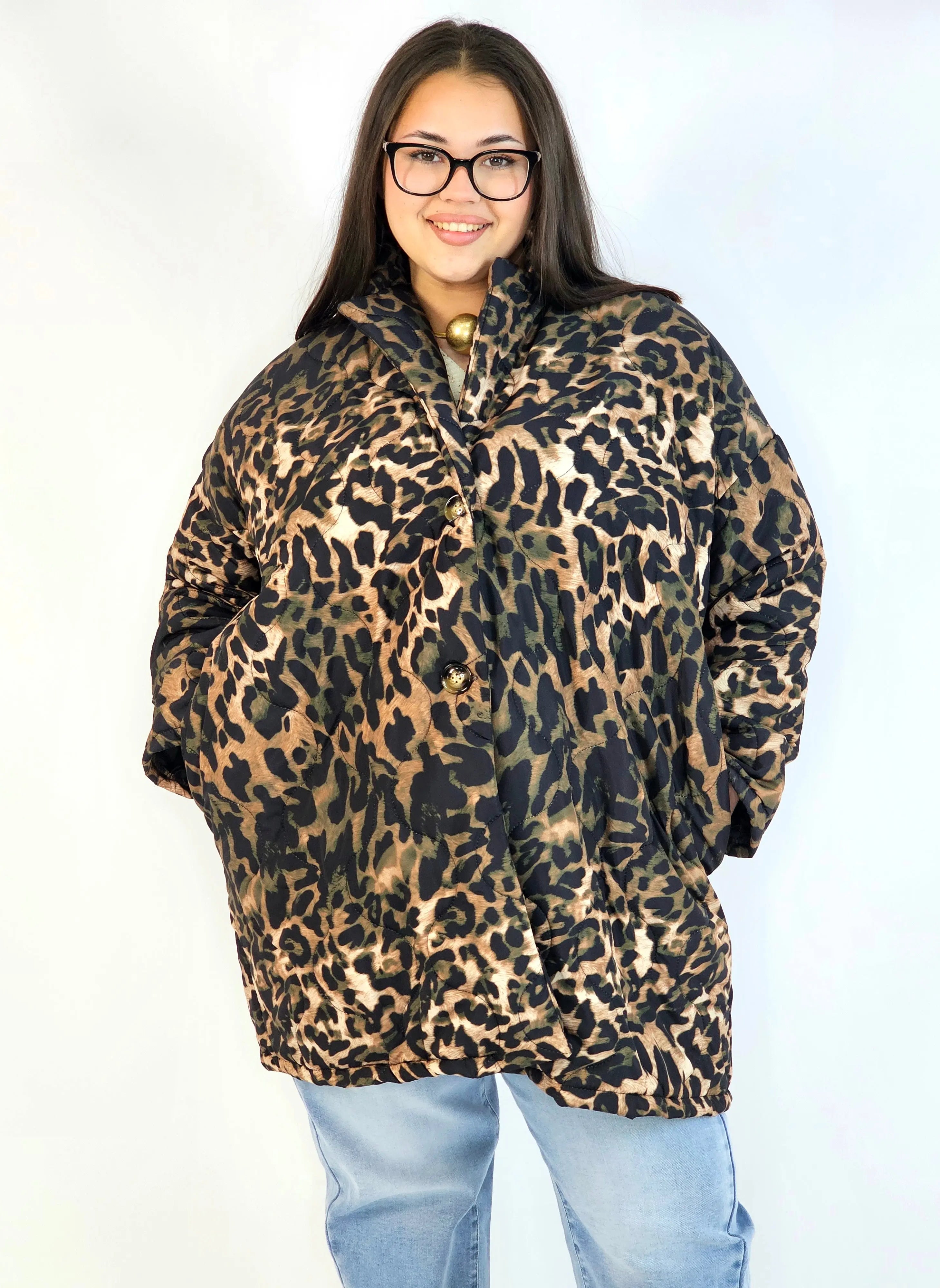 Pikowana kurtka plus size w panterkę – modny akcent na chłodniejsze dni Stylowa XL