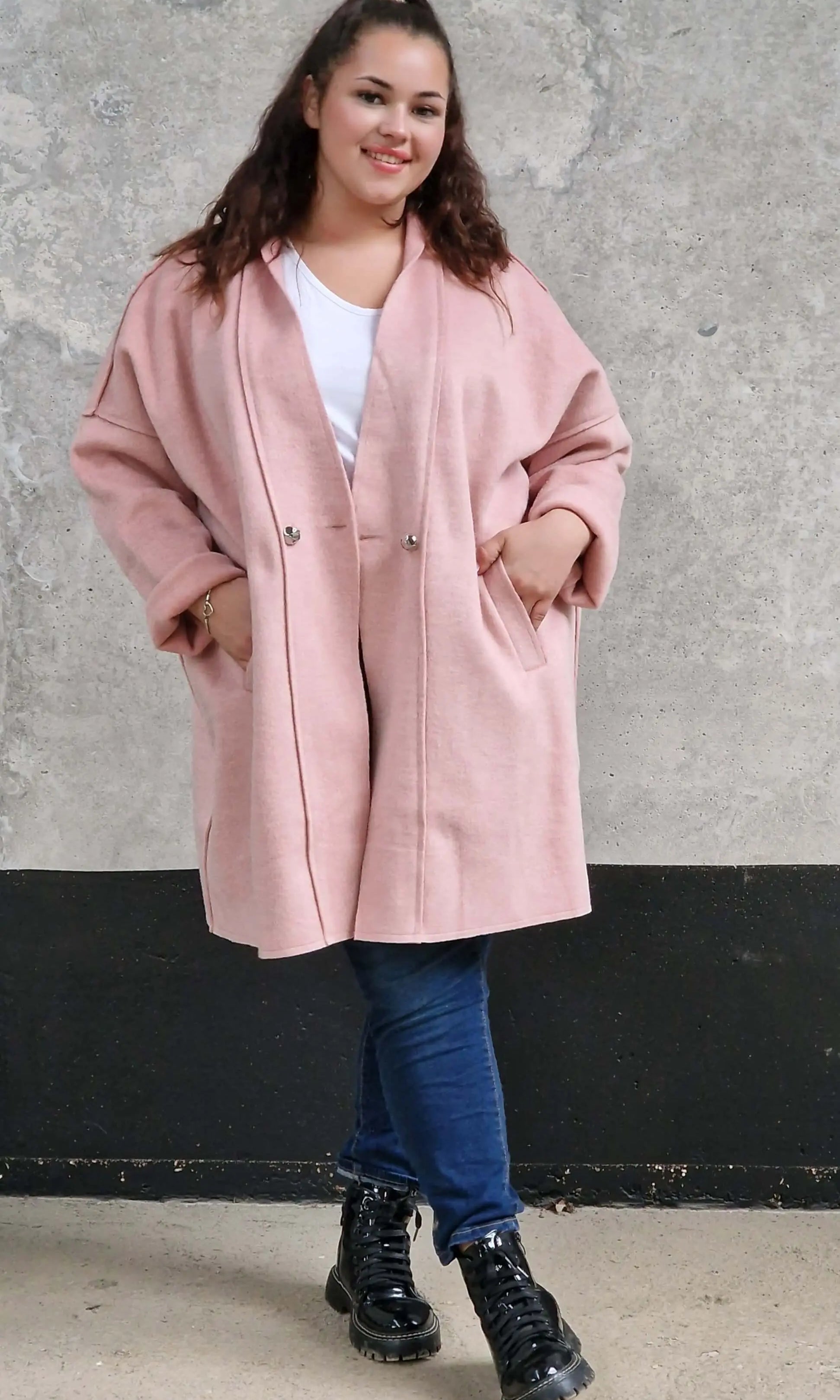 Płaszcz Oversize StylowaXL – Moda Plus Size dla Kobiet XXL | Elegancja i Komfo Stylowa XL