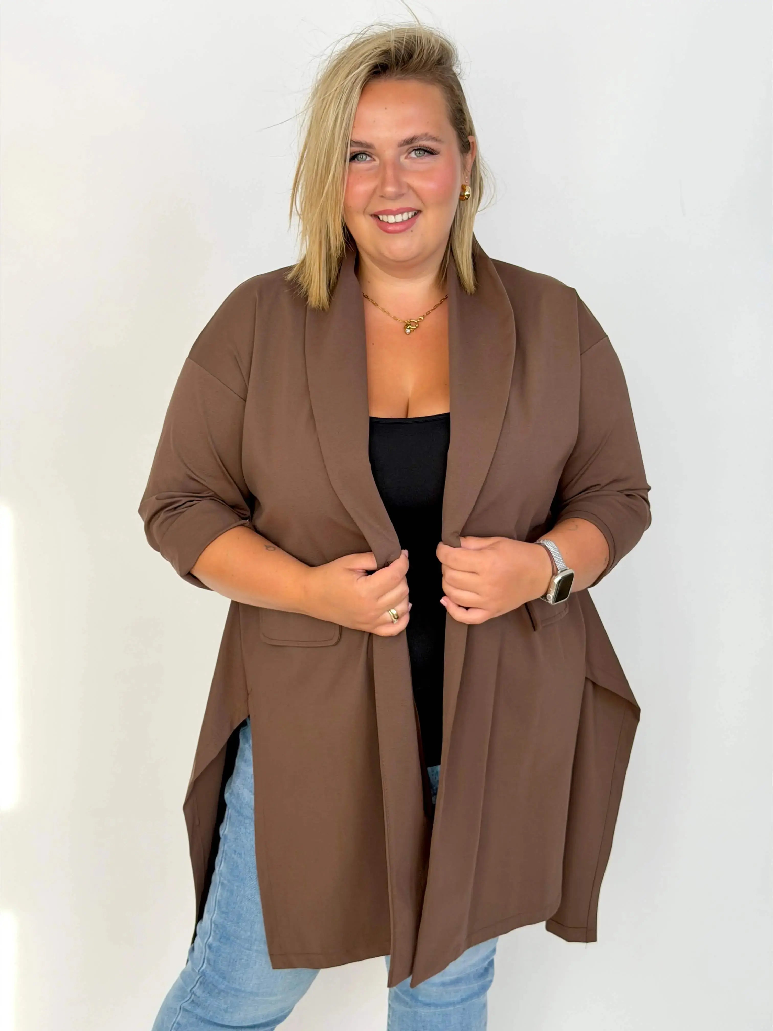 Płaszcz damski Plus Size – elegancka z wydłużonym tyłem Stylowa XL