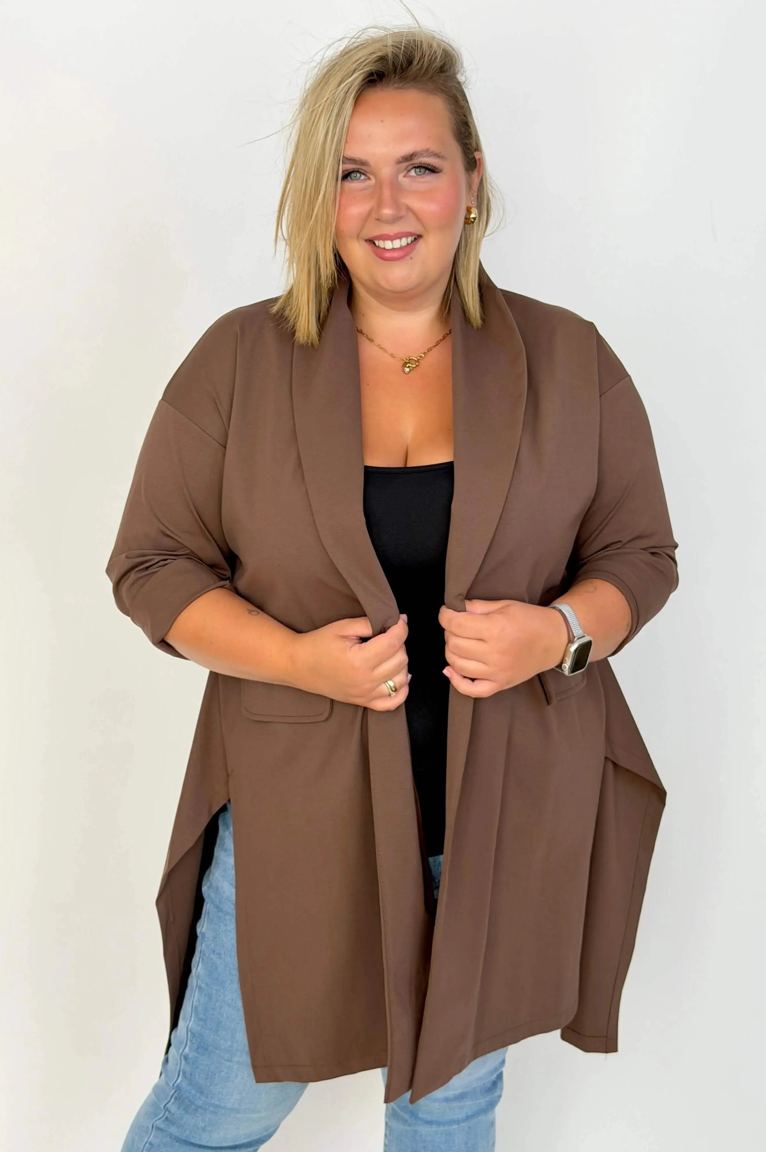 Płaszcz damski Plus Size – elegancka z wydłużonym tyłem Stylowa XL
