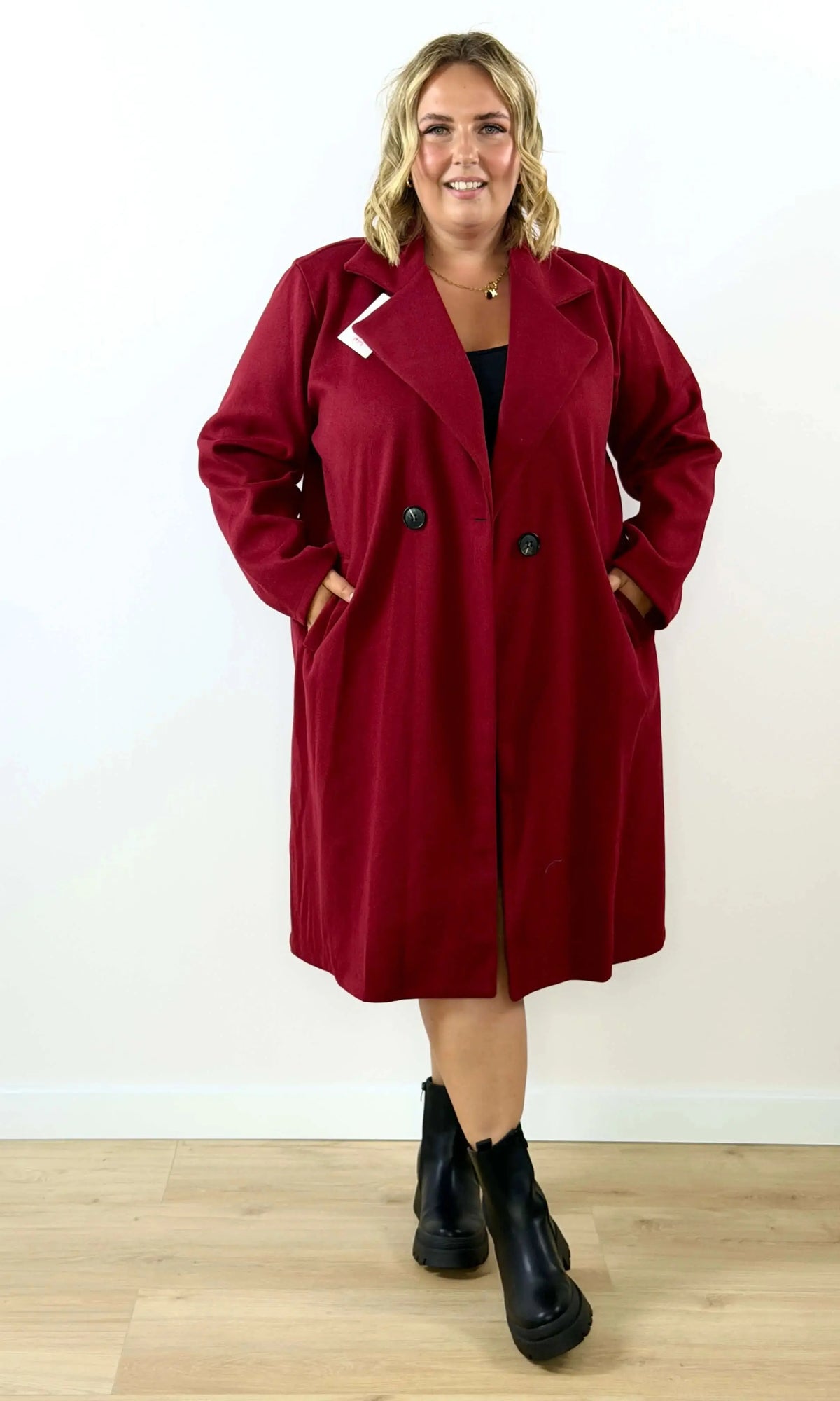 Płaszcz damski plus size dwurzędowy – elegancki długi fason w kilku kolorach Stylowa XL