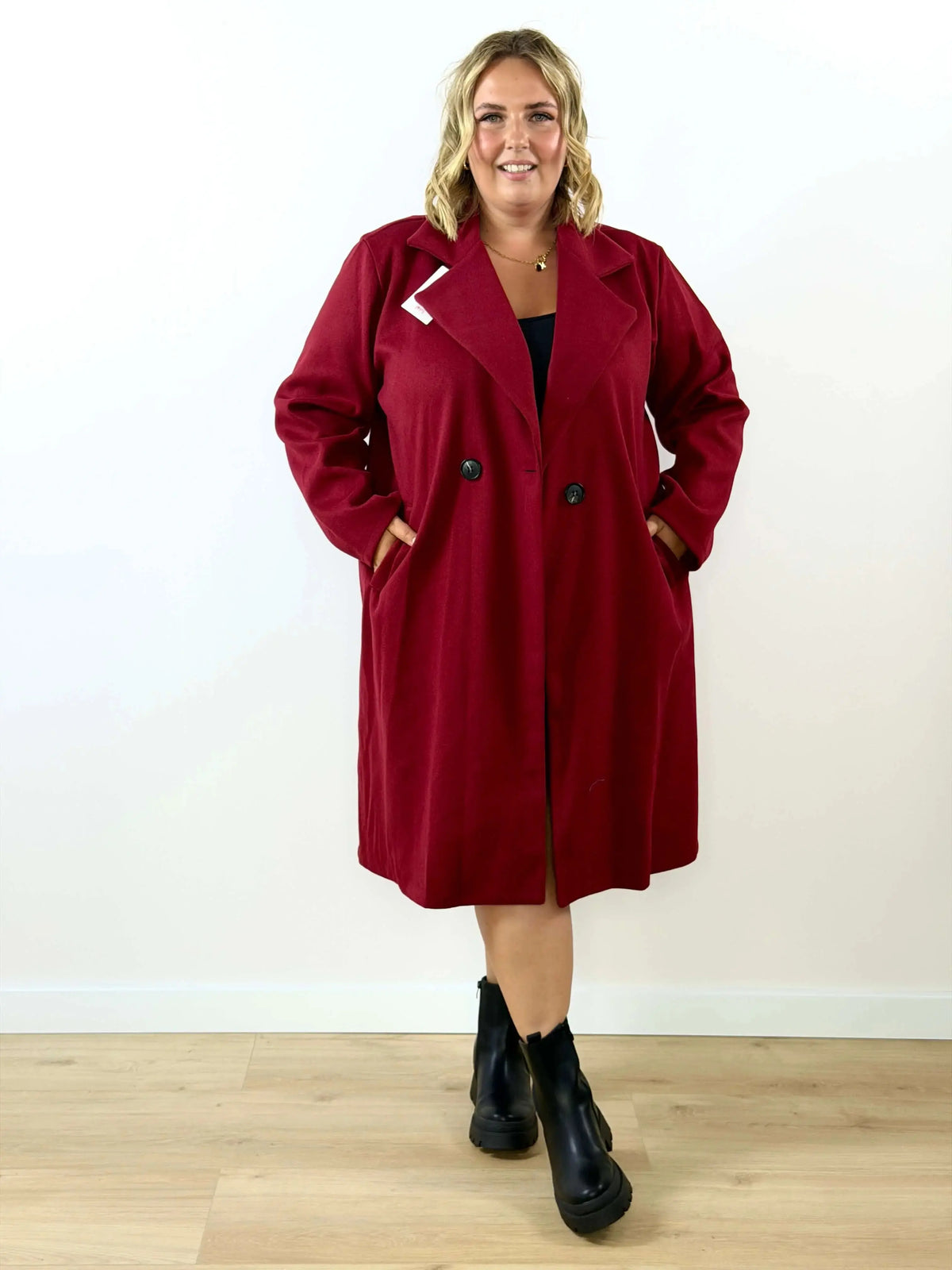Płaszcz damski plus size dwurzędowy – elegancki długi fason w kilku kolorach Stylowa XL