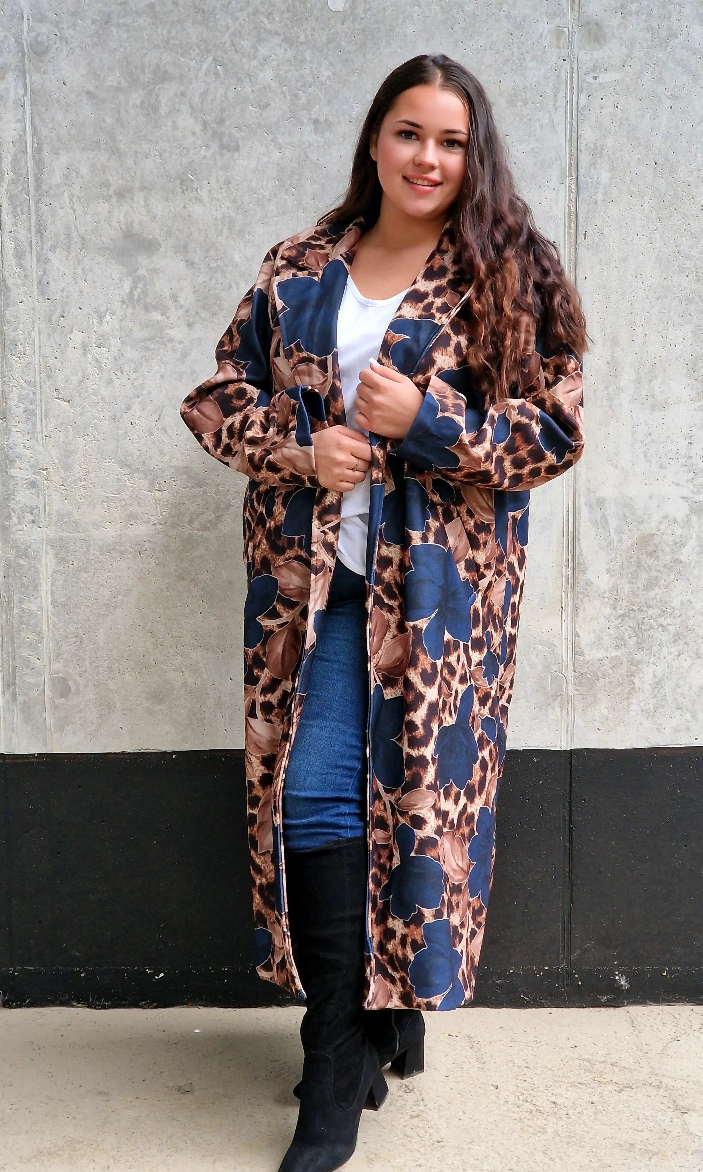 Płaszcz damski w kwiatowy wzór i panterkę Stylowa XL