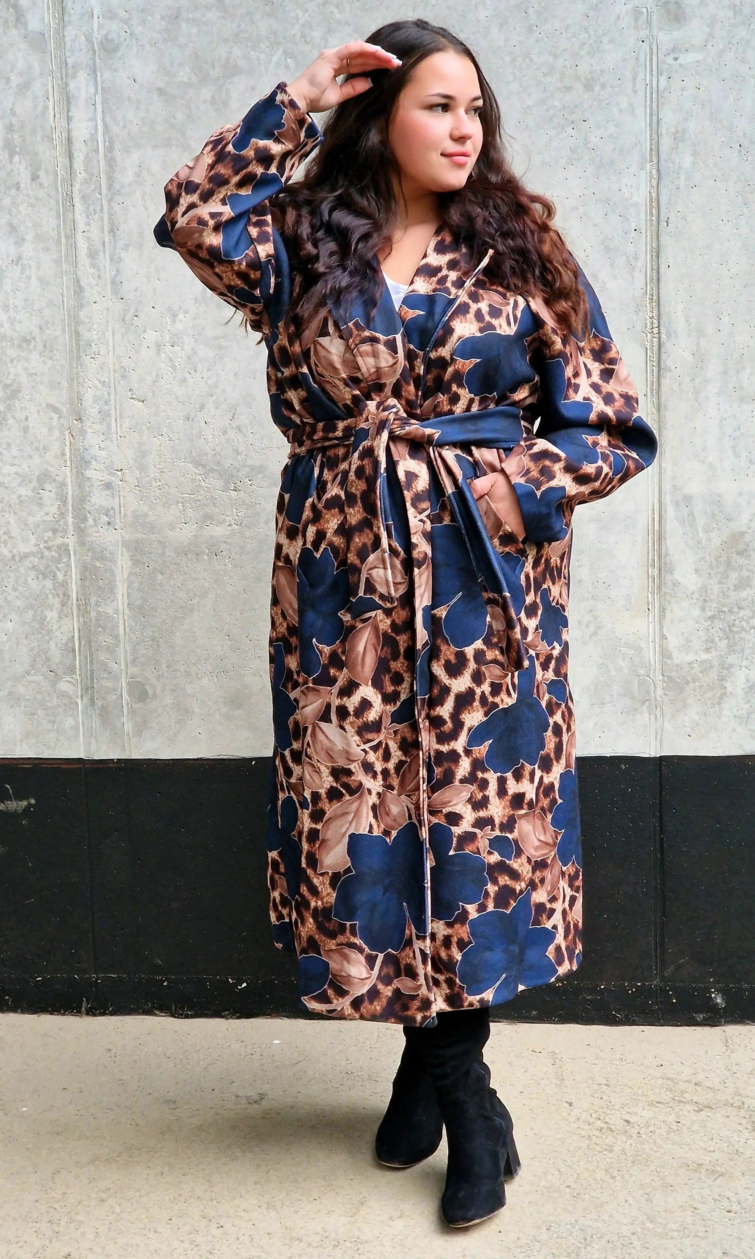 Płaszcz damski w kwiatowy wzór i panterkę Stylowa XL