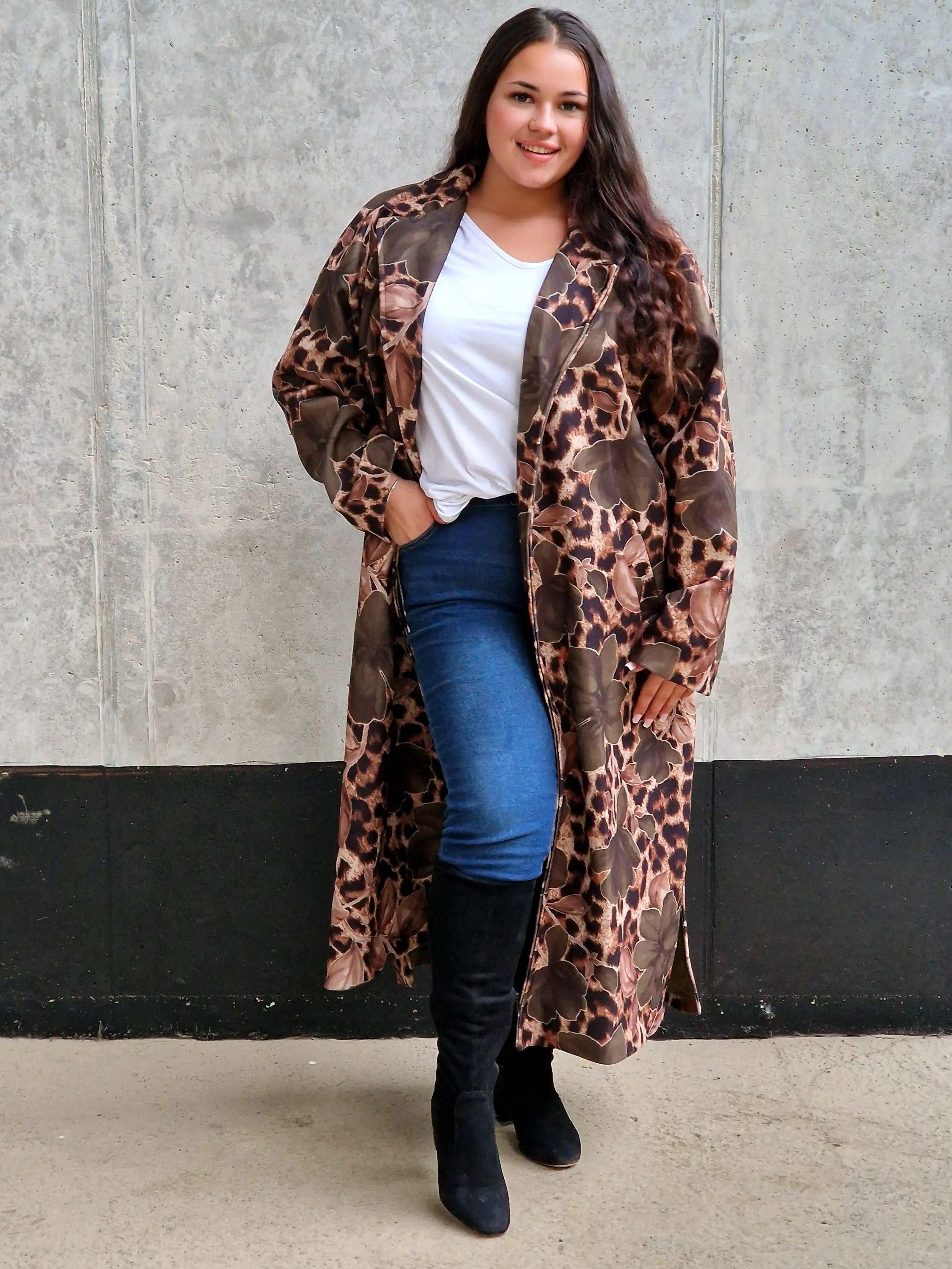 Płaszcz damski w kwiatowy wzór i panterkę Stylowa XL