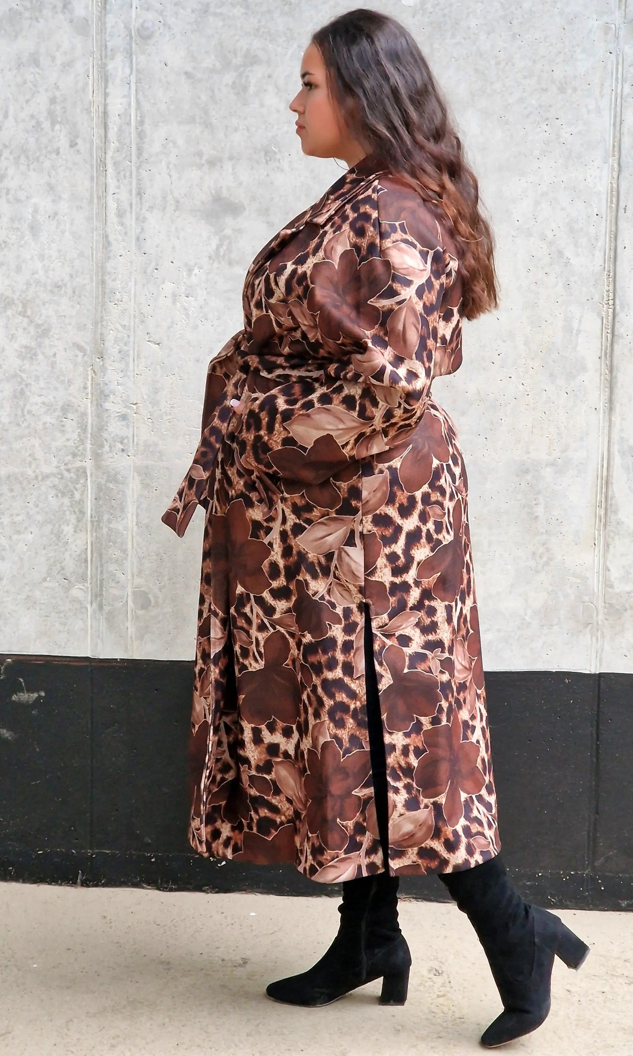 Płaszcz damski w kwiatowy wzór i panterkę Stylowa XL