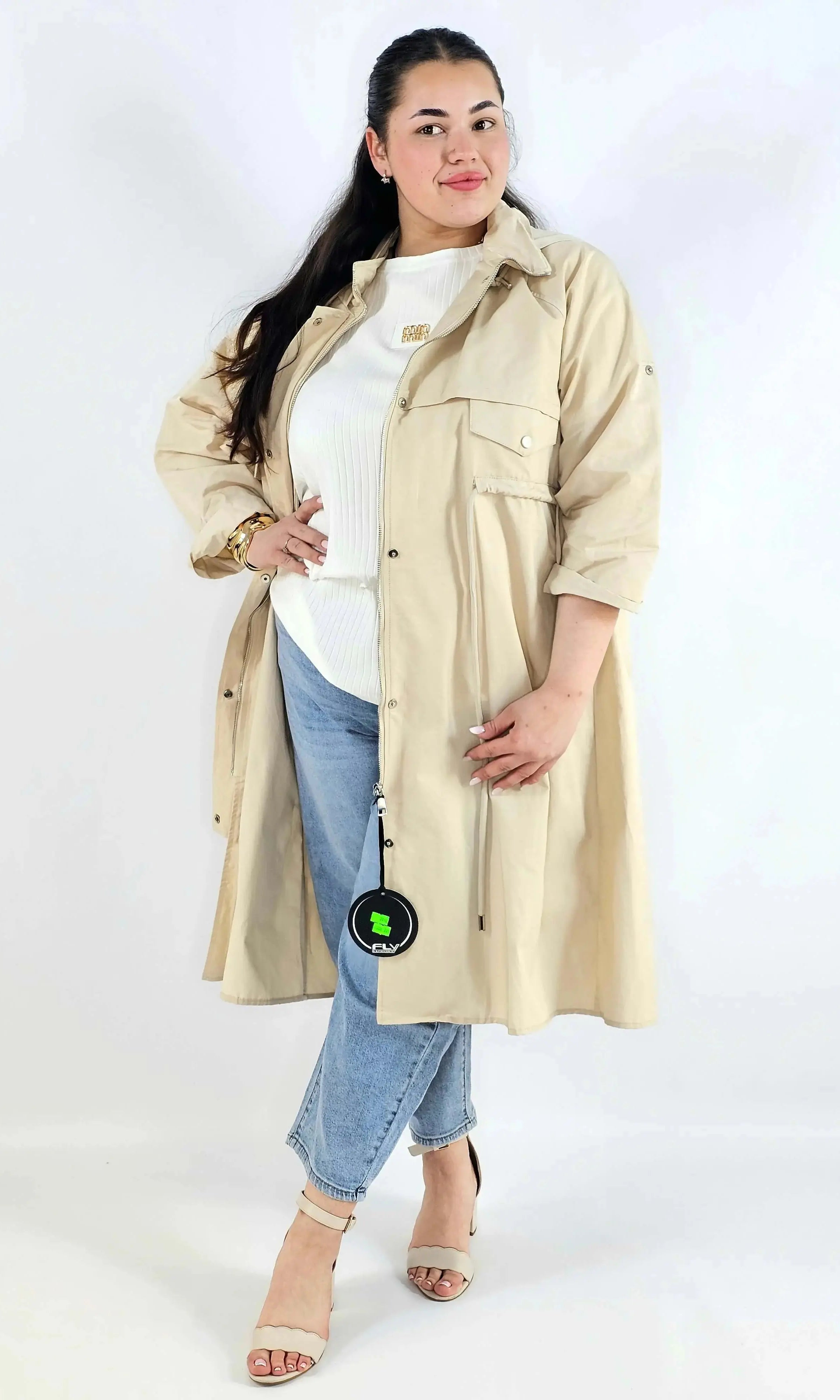 Płaszcz damski z kapturem – lekkość i styl w modzie plus size Stylowa XL
