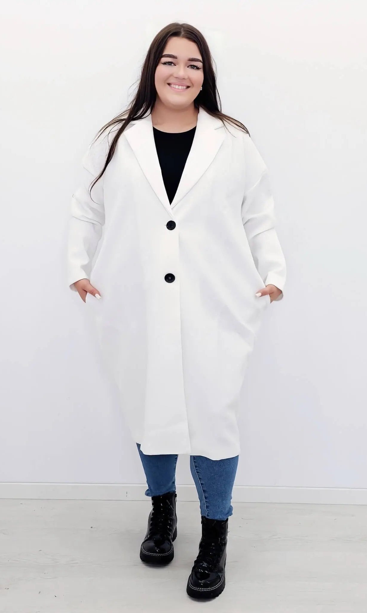 Płaszcz klasyczny z guzikami Stylowa XL