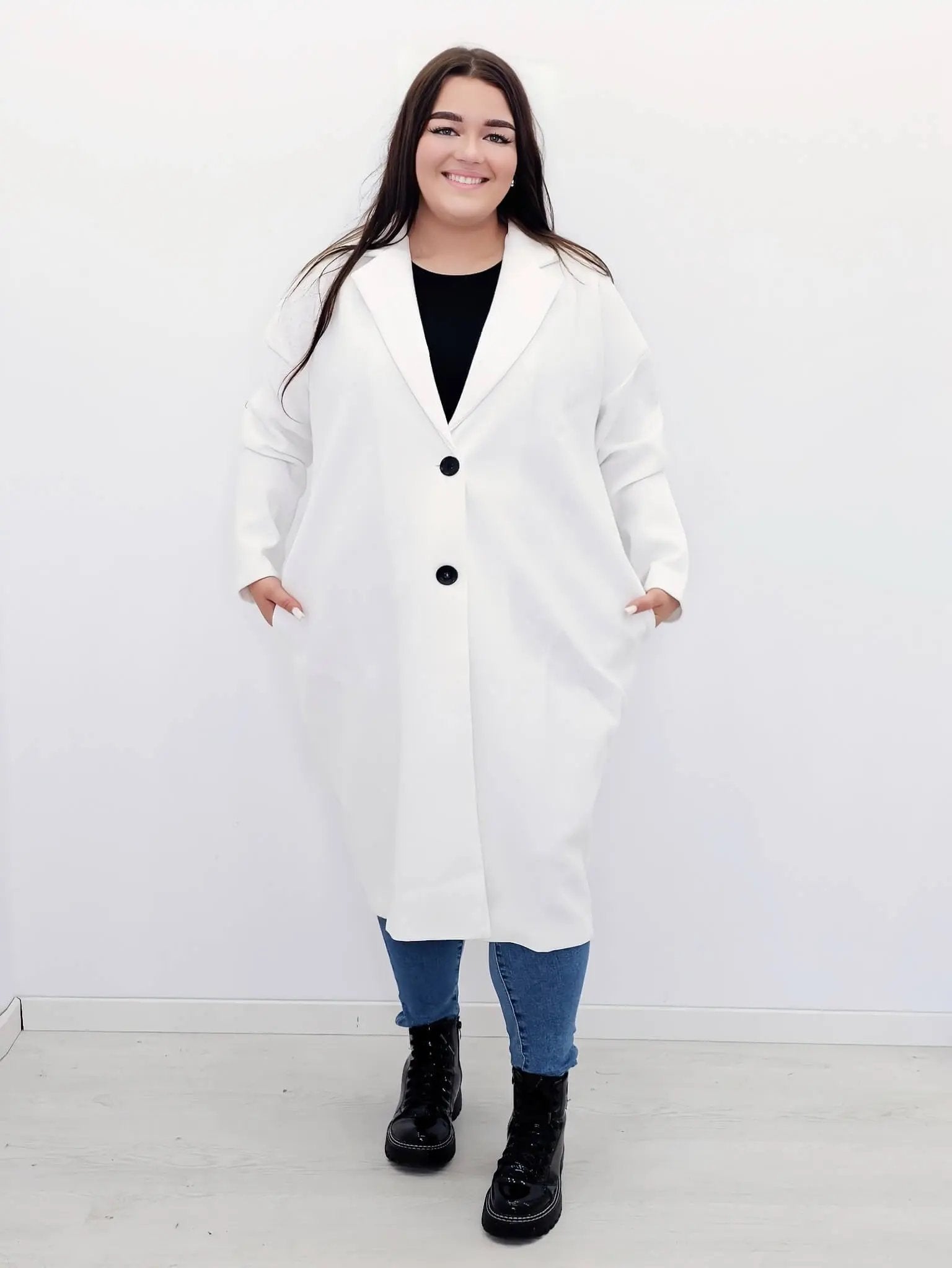 Płaszcz klasyczny z guzikami Stylowa XL