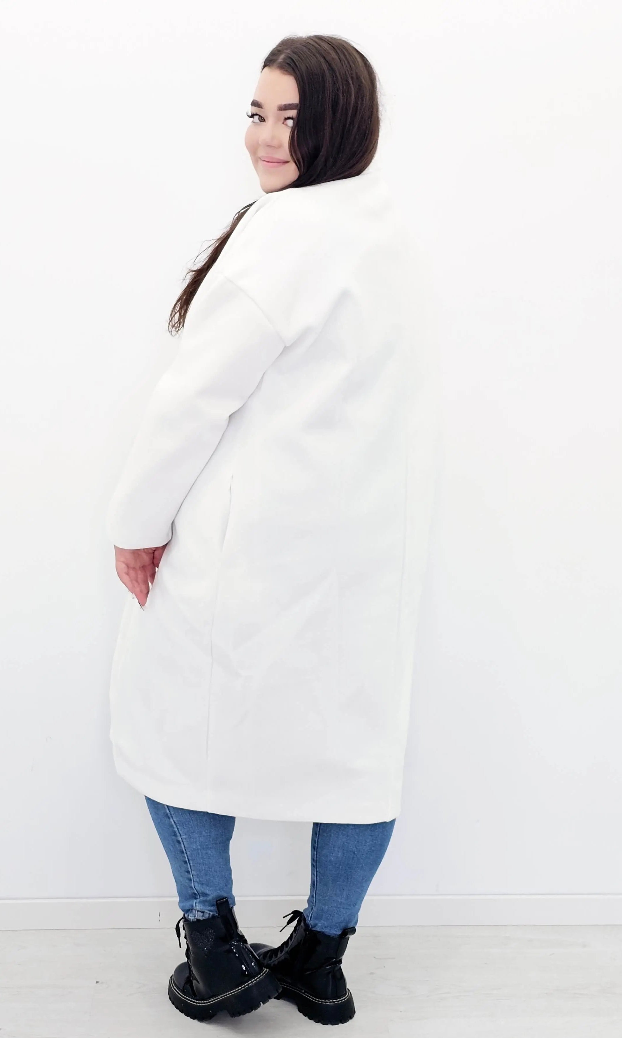 Płaszcz klasyczny z guzikami Stylowa XL