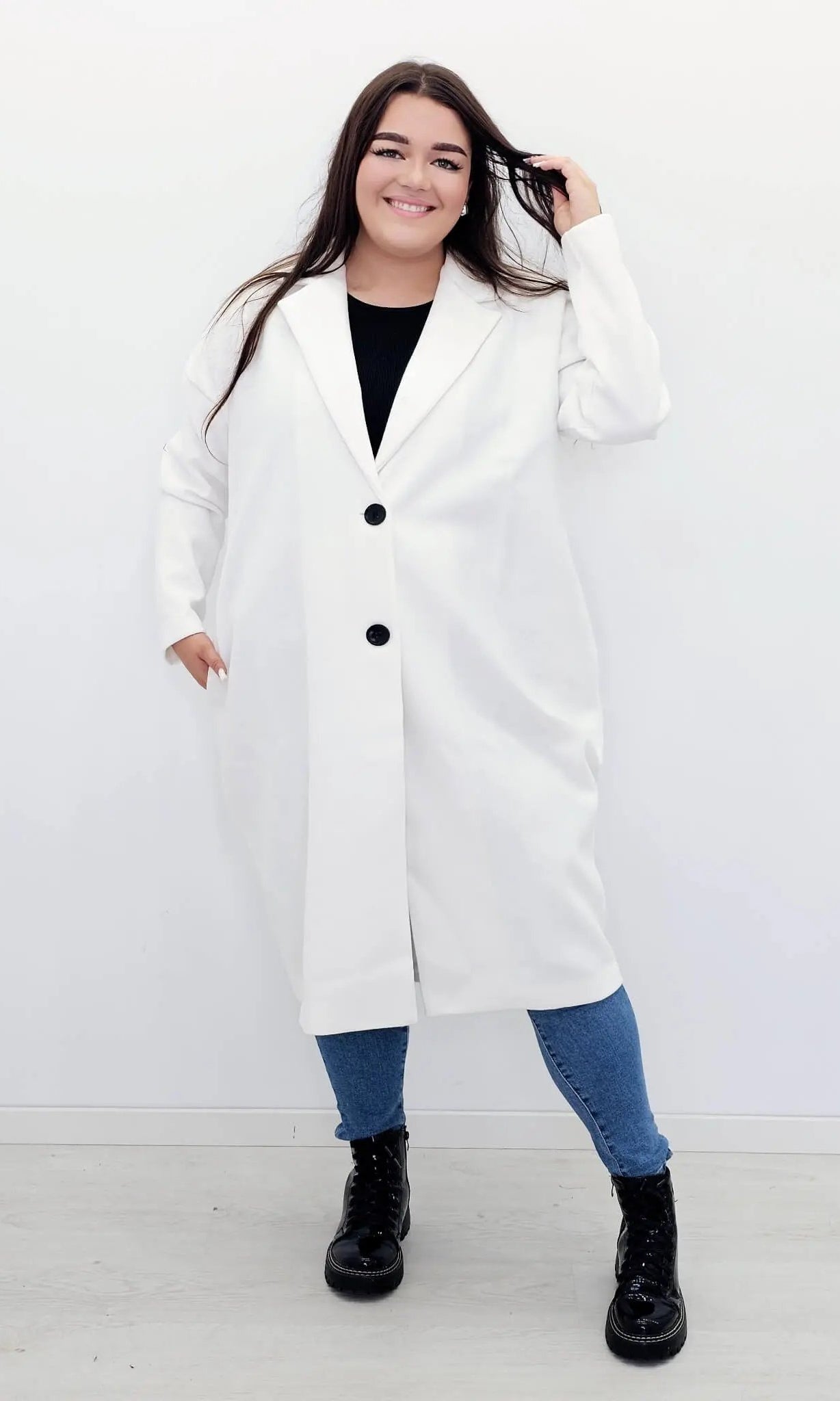 Płaszcz klasyczny z guzikami Stylowa XL