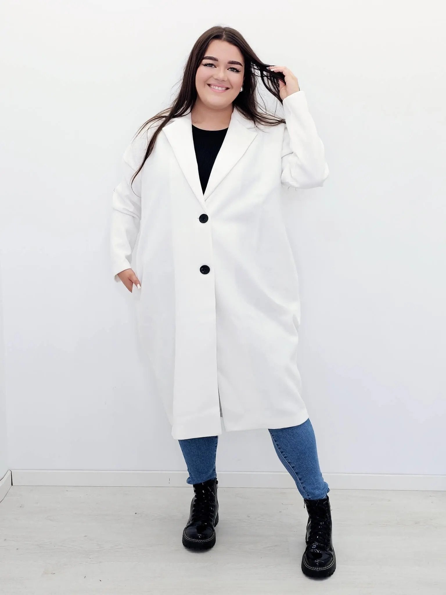 Płaszcz klasyczny z guzikami Stylowa XL