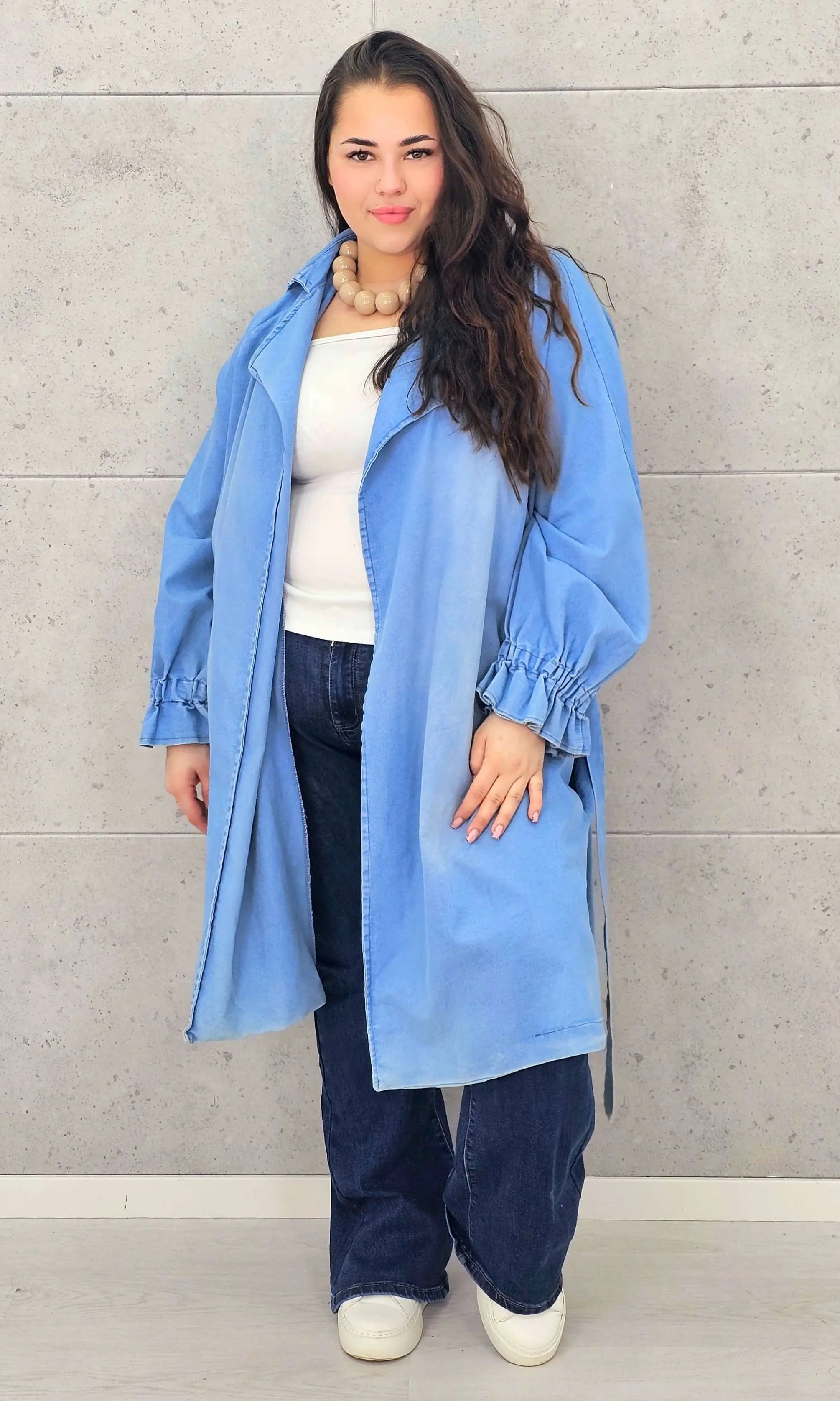 Płaszcz plus size – denimowy płaszcz oversize z paskiem i modną aplikacją Stylowa XL