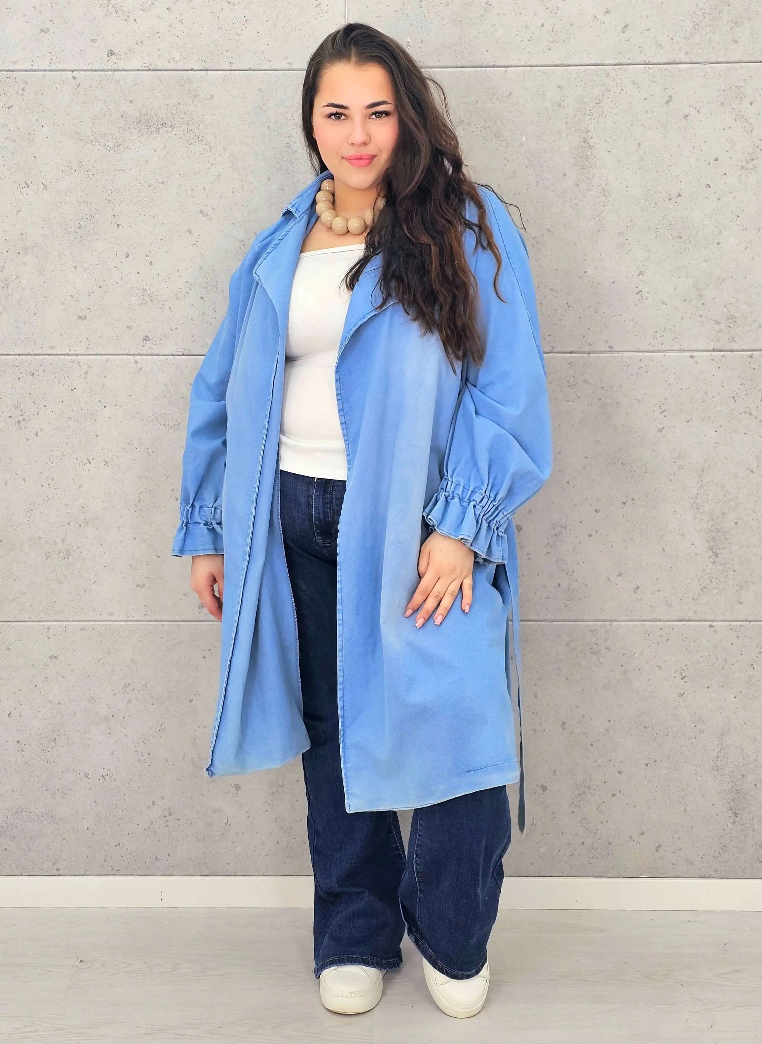 Płaszcz plus size – denimowy płaszcz oversize z paskiem i modną aplikacją Stylowa XL