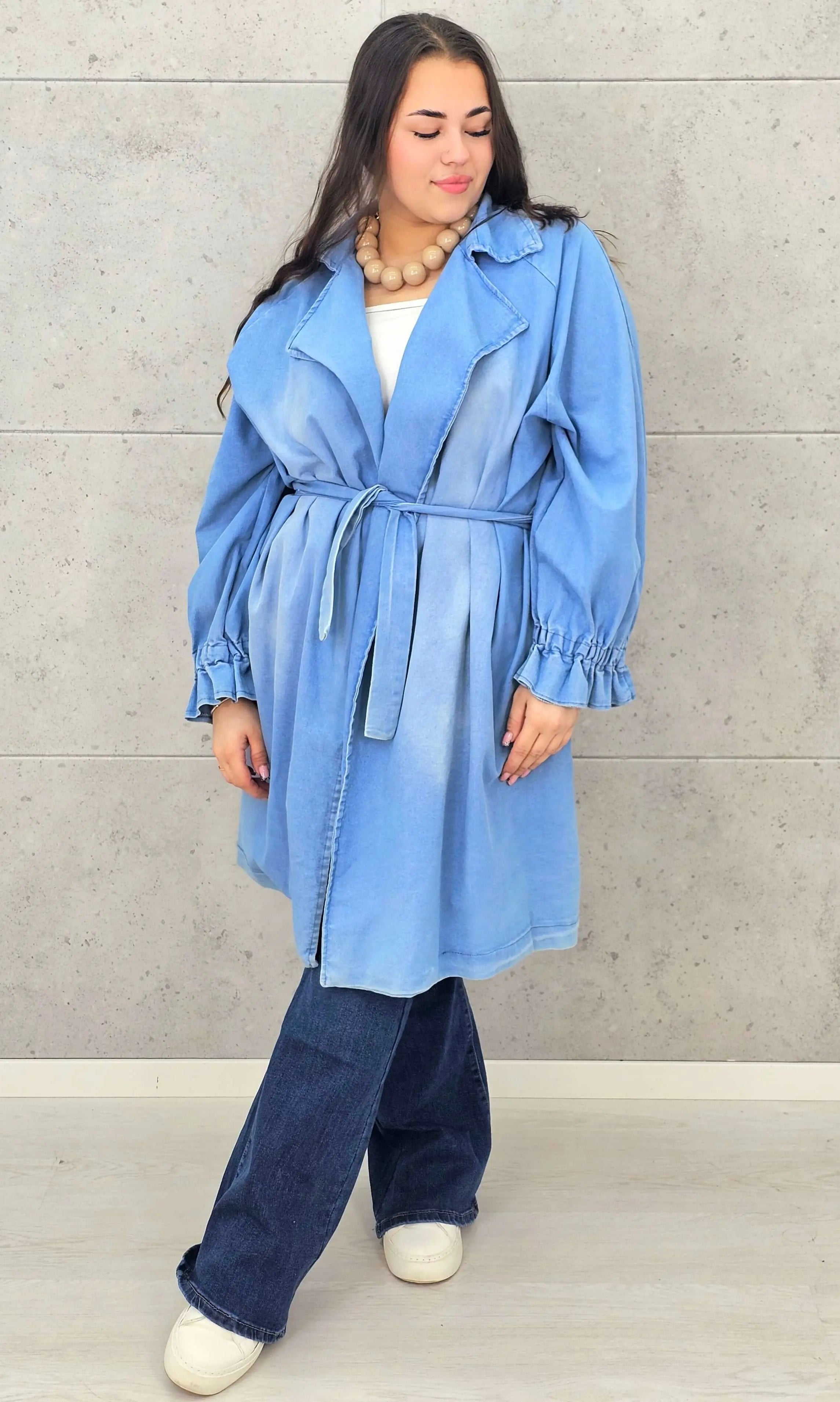 Płaszcz plus size – denimowy płaszcz oversize z paskiem i modną aplikacją Stylowa XL