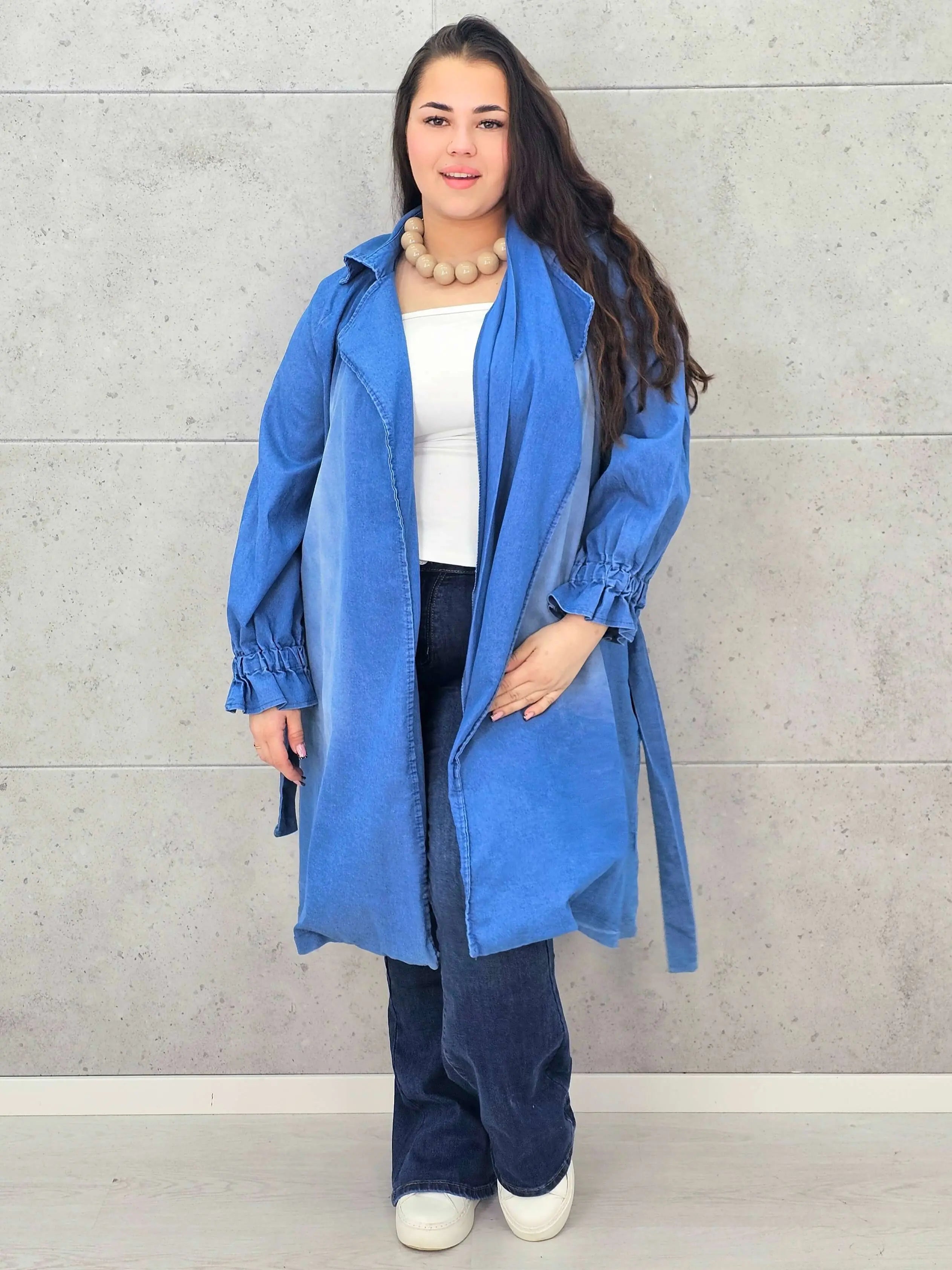 Płaszcz plus size – denimowy płaszcz oversize z paskiem i modną aplikacją Stylowa XL