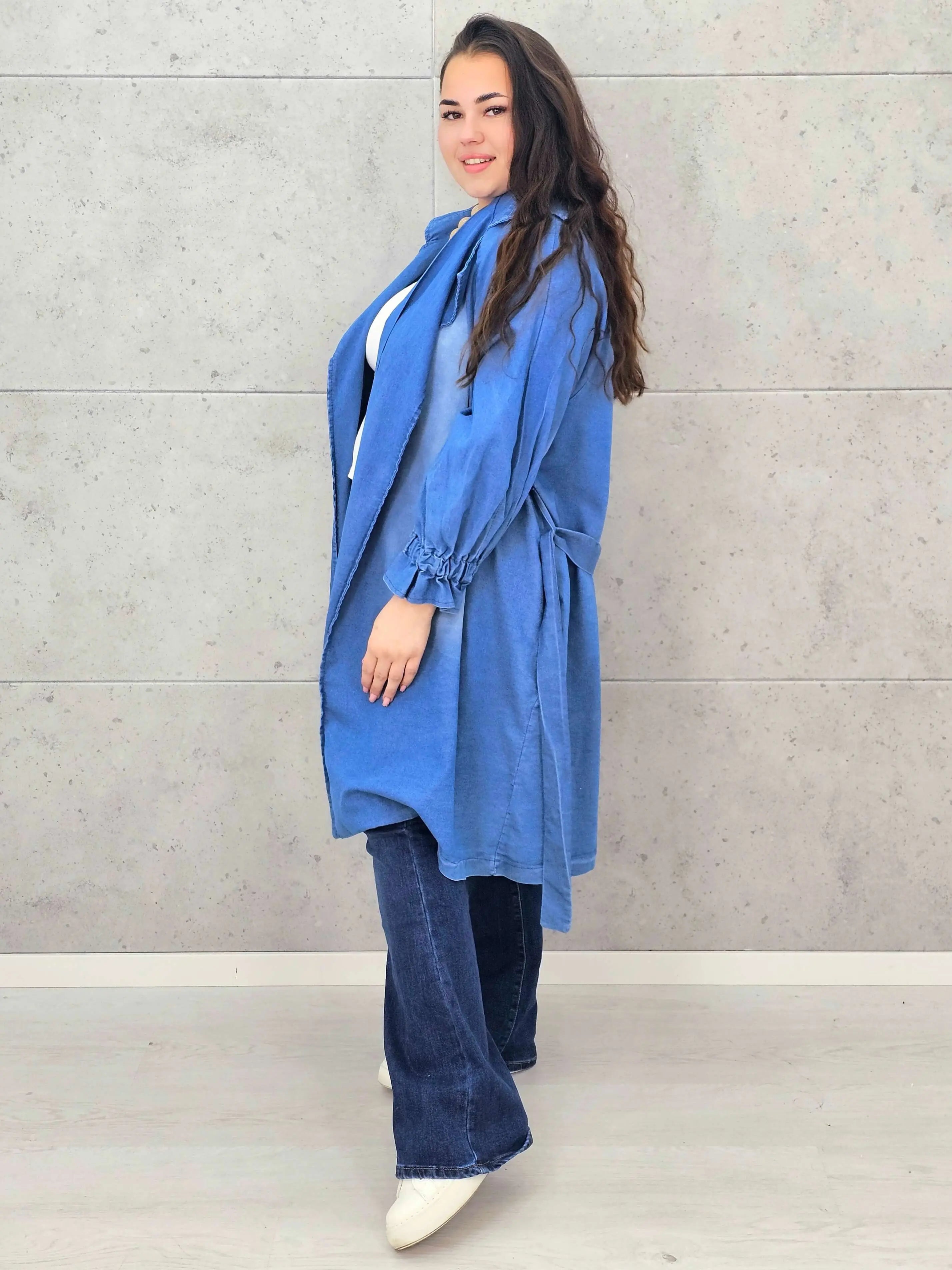 Płaszcz plus size – denimowy płaszcz oversize z paskiem i modną aplikacją Stylowa XL