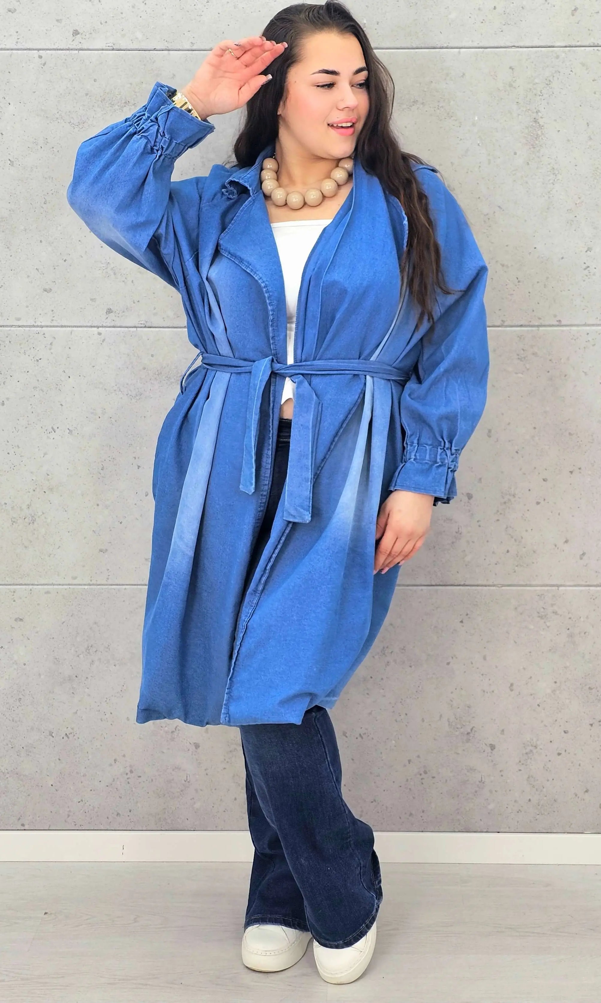 Płaszcz plus size – denimowy płaszcz oversize z paskiem i modną aplikacją Stylowa XL