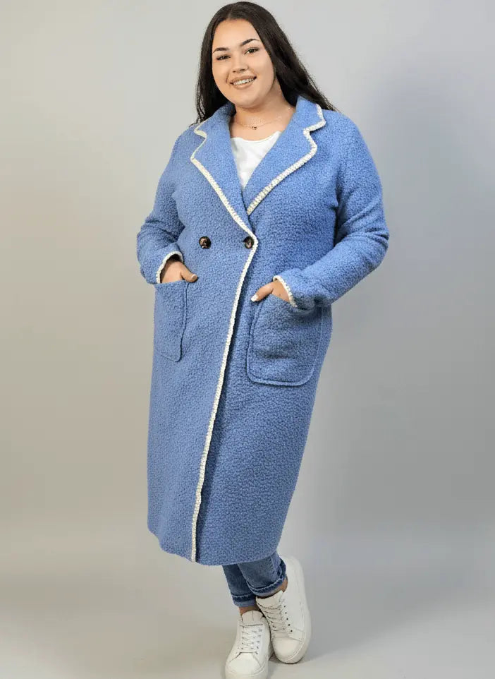 Płaszcz plus size boucle niebieski – elegancki z kontrastowym wykończeniem Stylowa XL