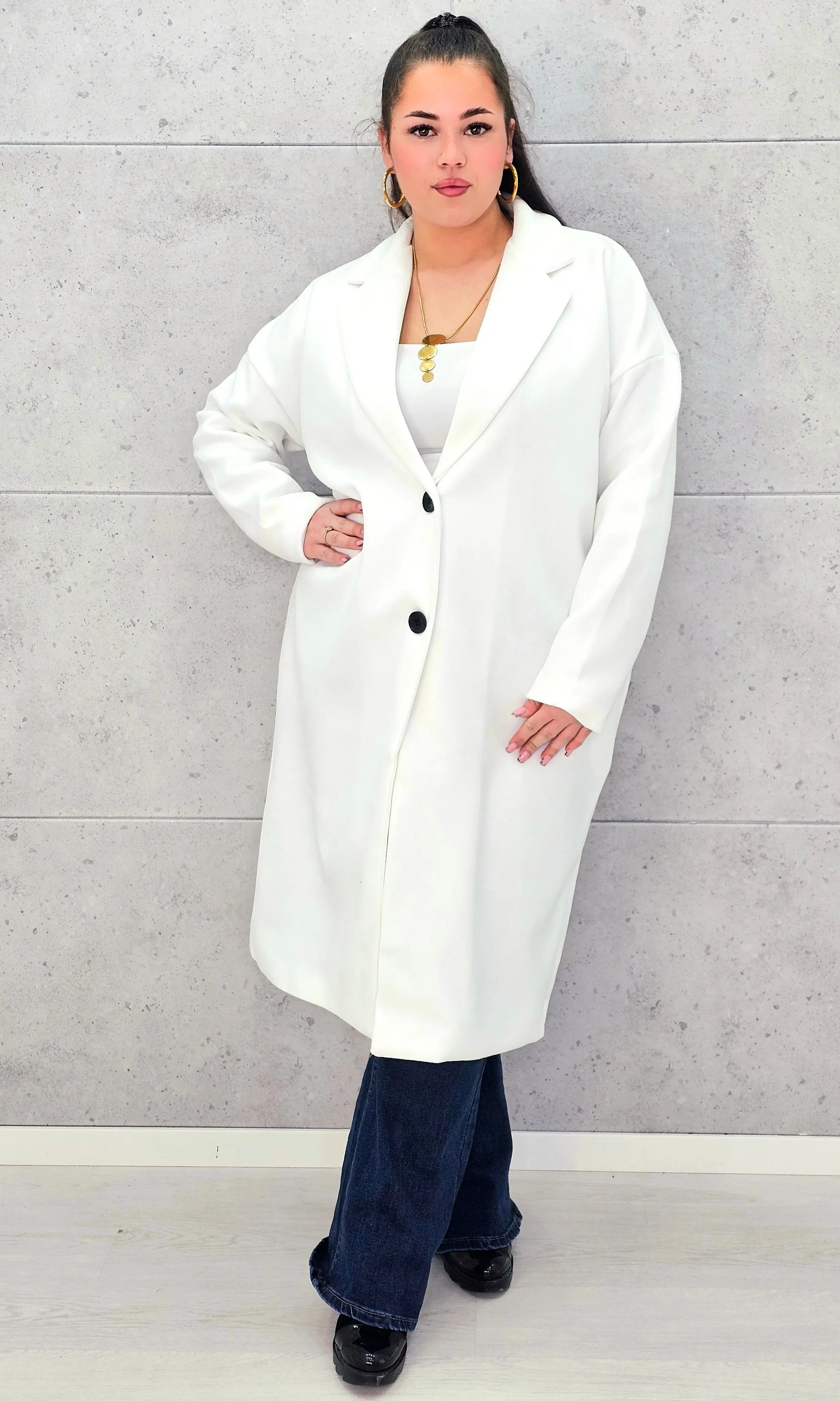 Płaszcz plus size o klasycznym kroju – elegancki model XXL dla kobiet Stylowa XL