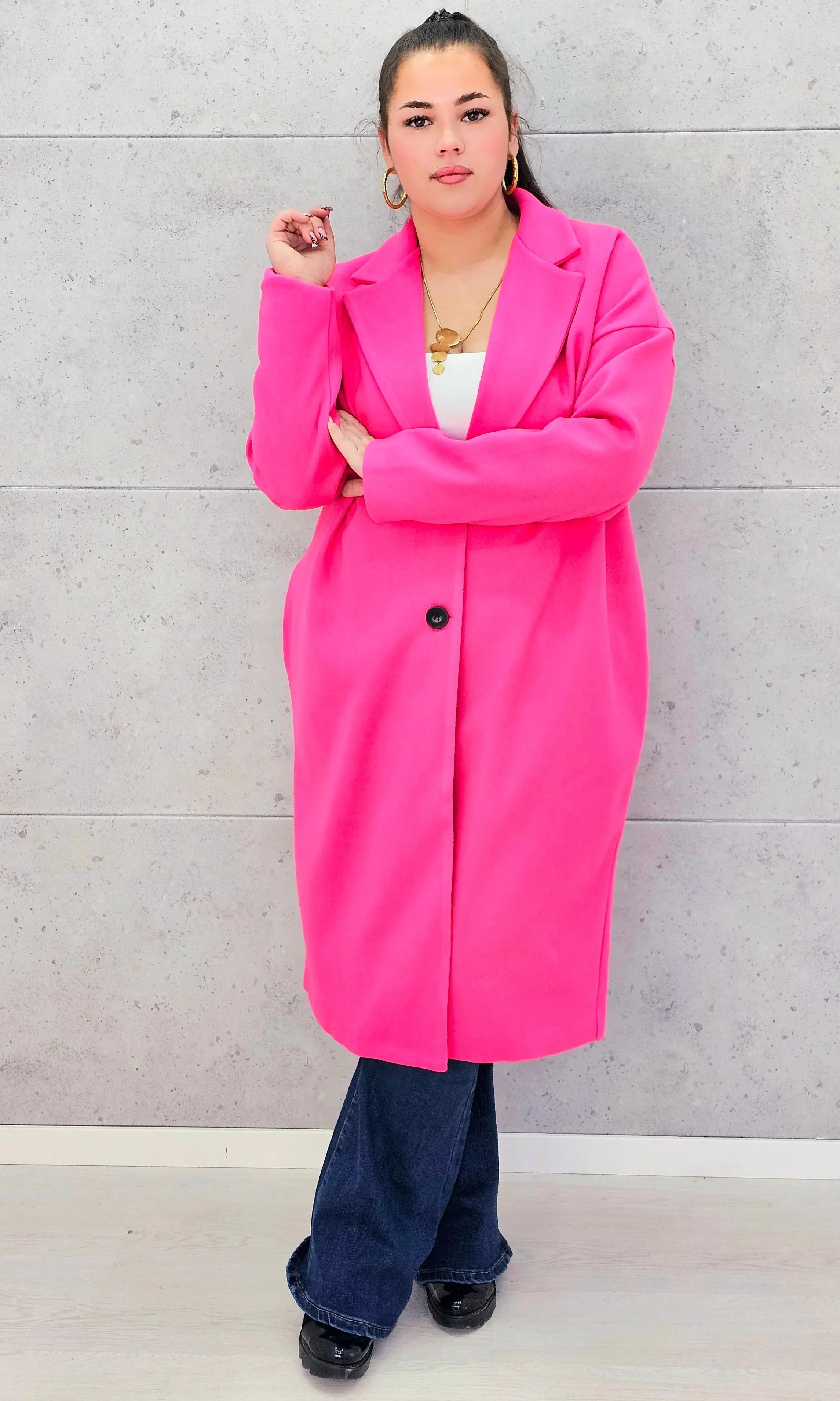 Płaszcz plus size o klasycznym kroju – elegancki model XXL dla kobiet Stylowa XL