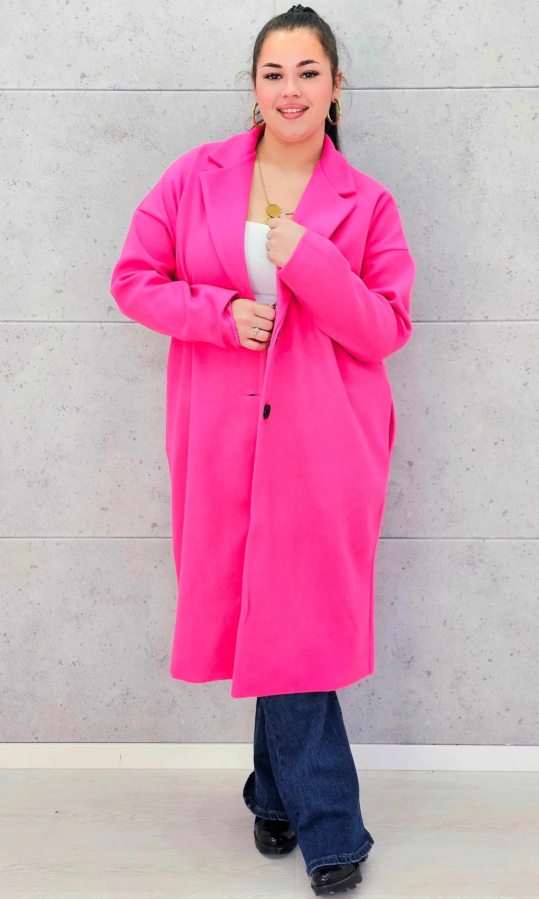 Płaszcz plus size o klasycznym kroju – elegancki model XXL dla kobiet Stylowa XL