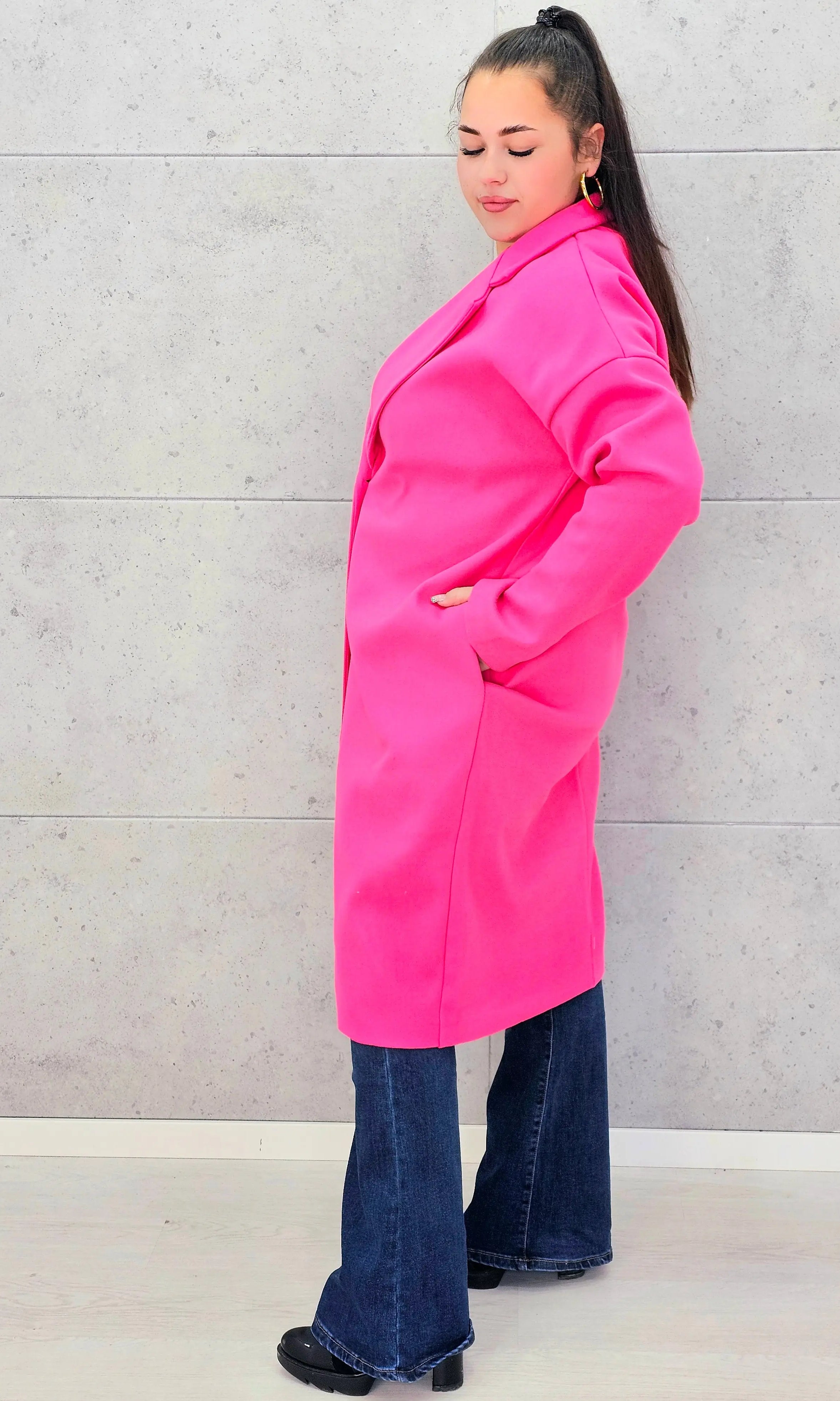 Płaszcz plus size o klasycznym kroju – elegancki model XXL dla kobiet Stylowa XL