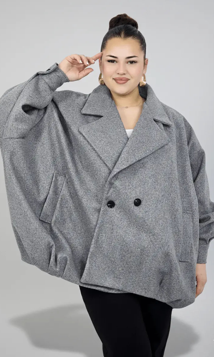 Płaszcz plus size oversize dwurzędowy z szerokim kołnierzem – modny krótki fason XXL Stylowa XL
