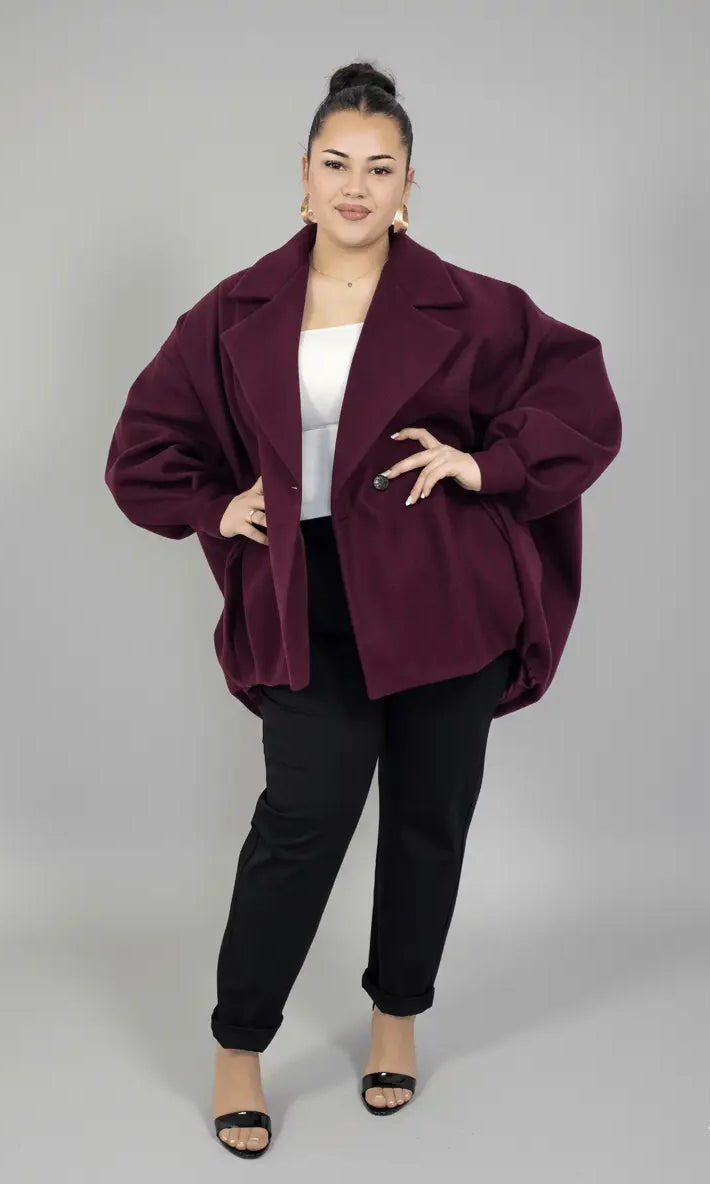 Płaszcz plus size oversize dwurzędowy z szerokim kołnierzem – modny krótki fason XXL Stylowa XL