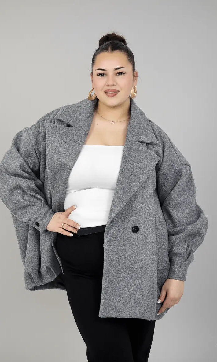 Płaszcz plus size oversize dwurzędowy z szerokim kołnierzem – modny krótki fason XXL Stylowa XL