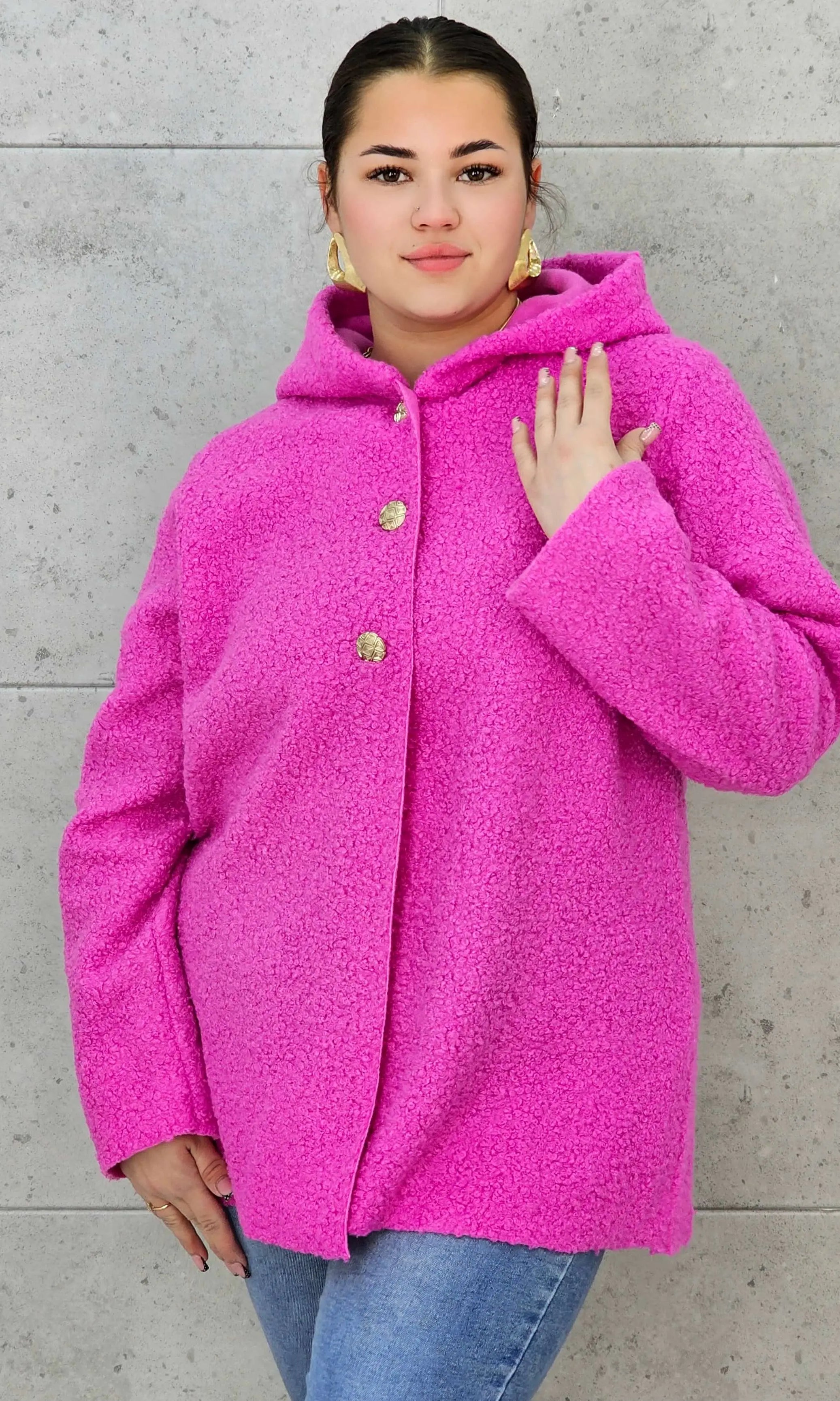 Płaszcz plus size z kapturem – ciepło, styl i kobiecość w jednym! Stylowa XL