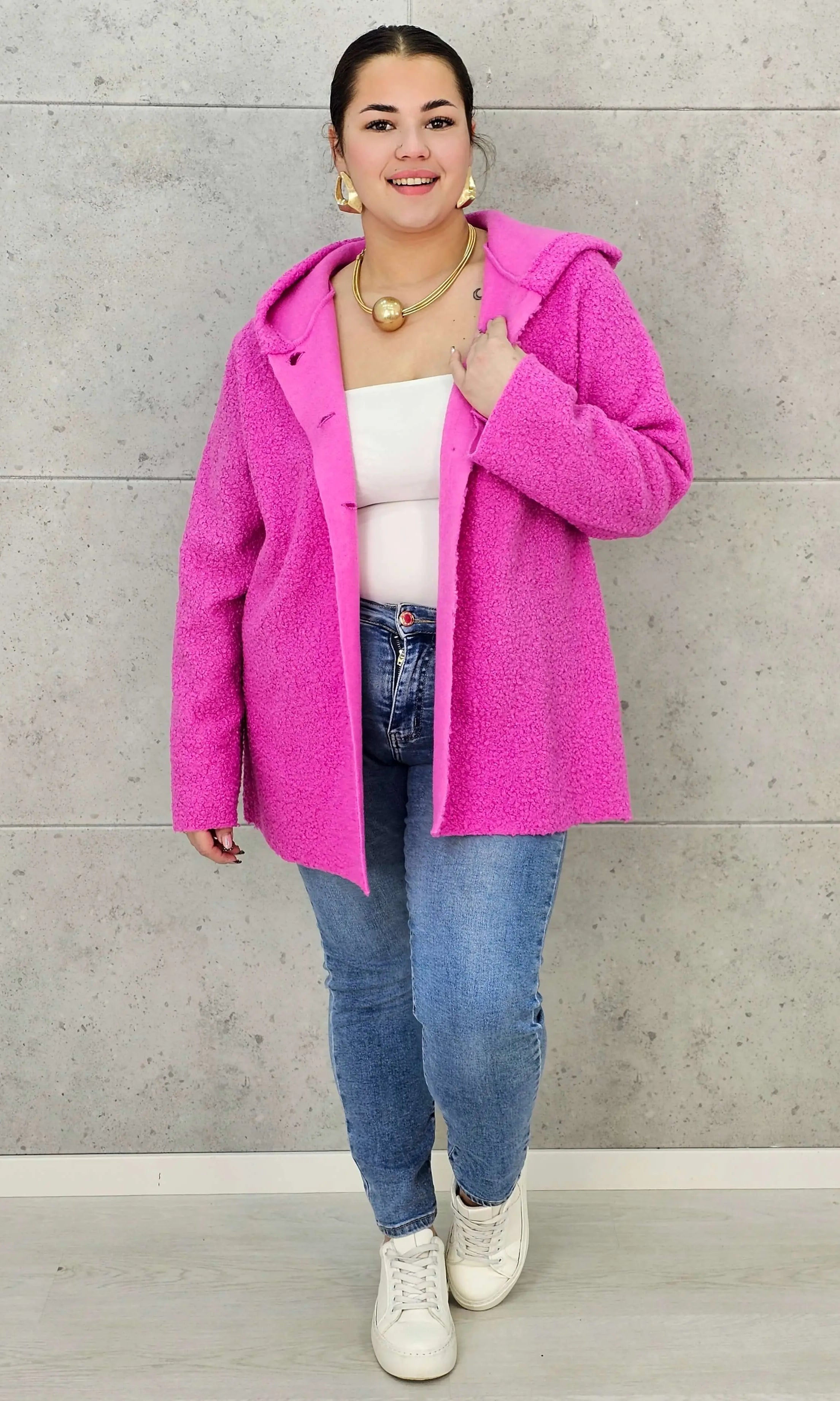 Płaszcz plus size z kapturem – ciepło, styl i kobiecość w jednym! Stylowa XL