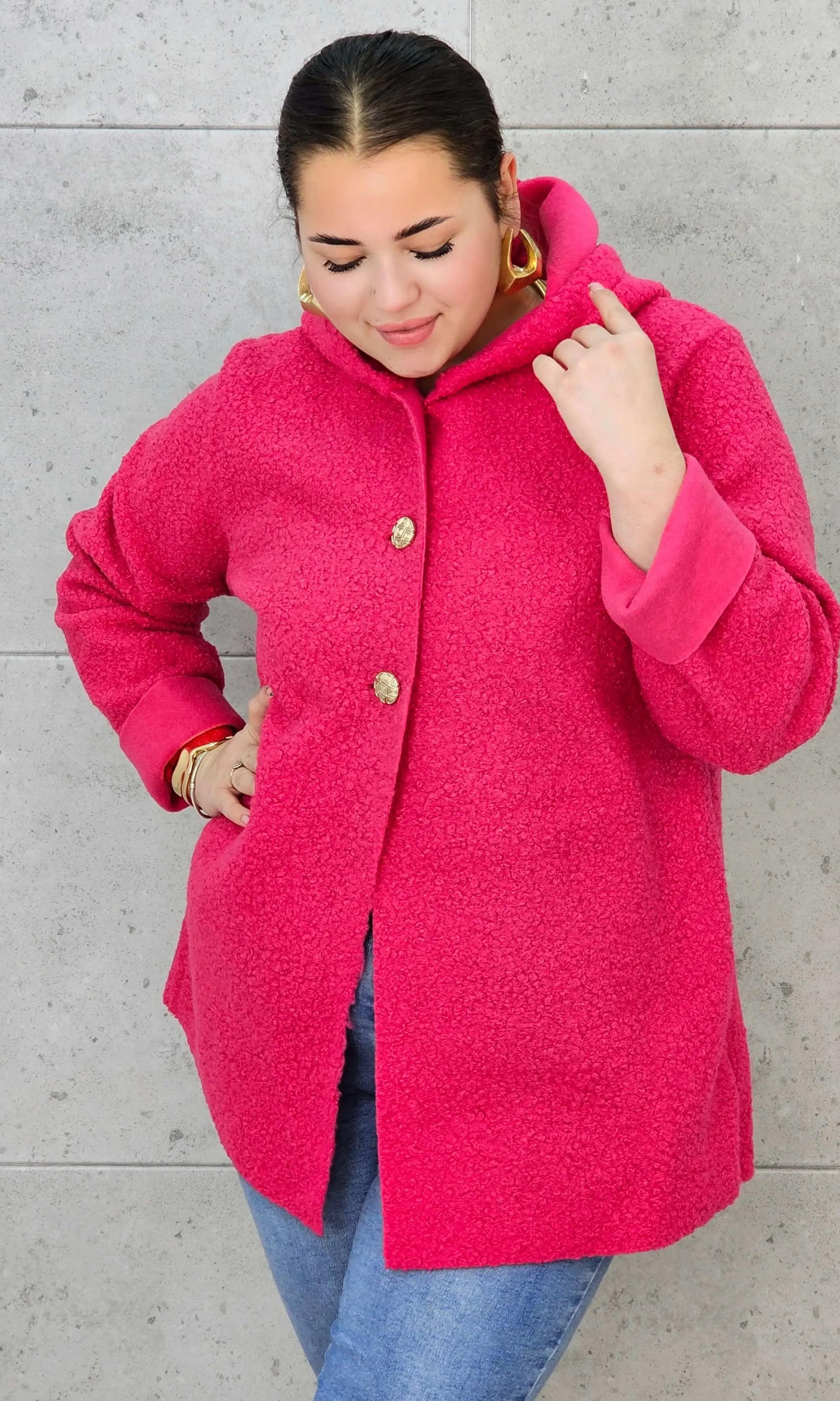 Płaszcz plus size z kapturem – ciepło, styl i kobiecość w jednym! Stylowa XL