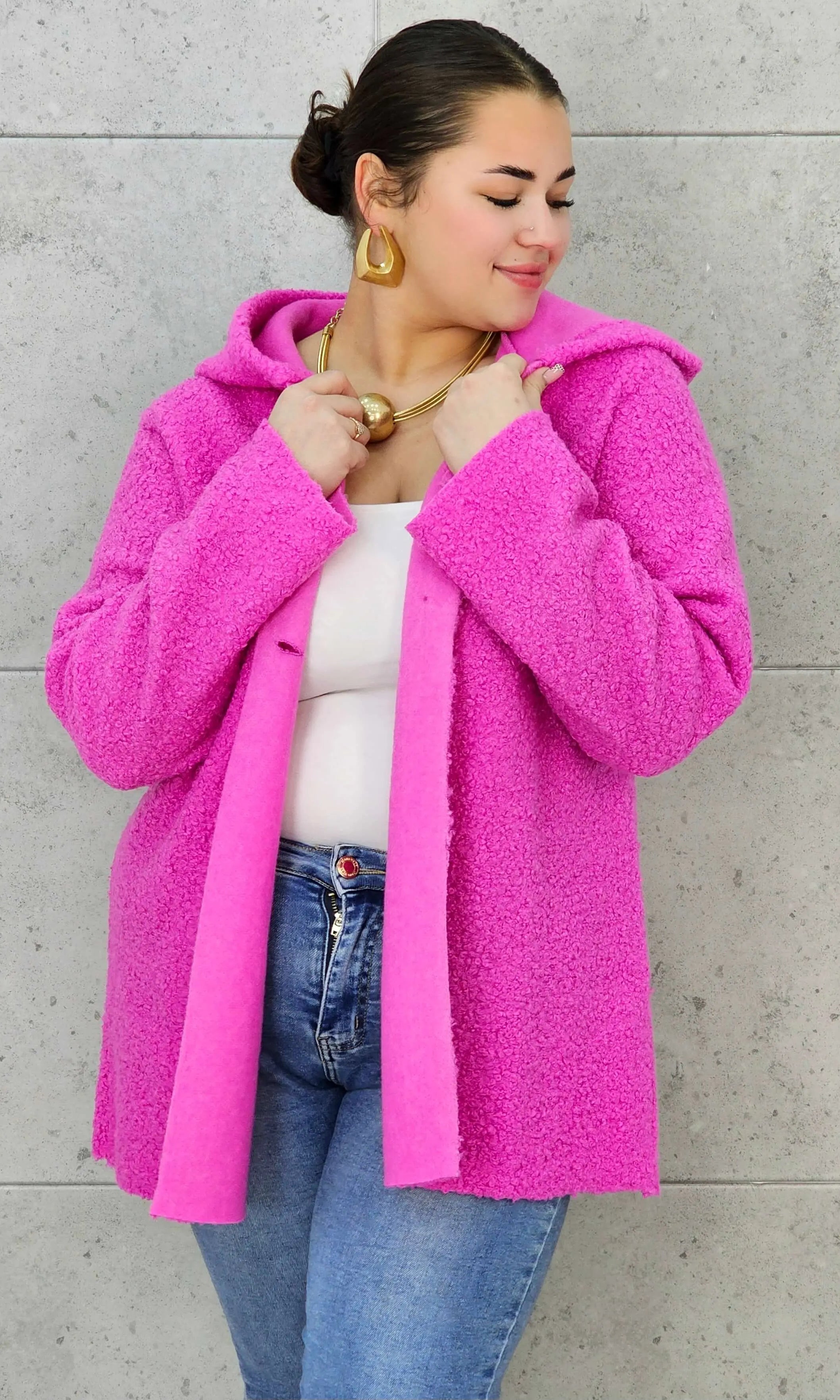 Płaszcz plus size z kapturem – ciepło, styl i kobiecość w jednym! Stylowa XL