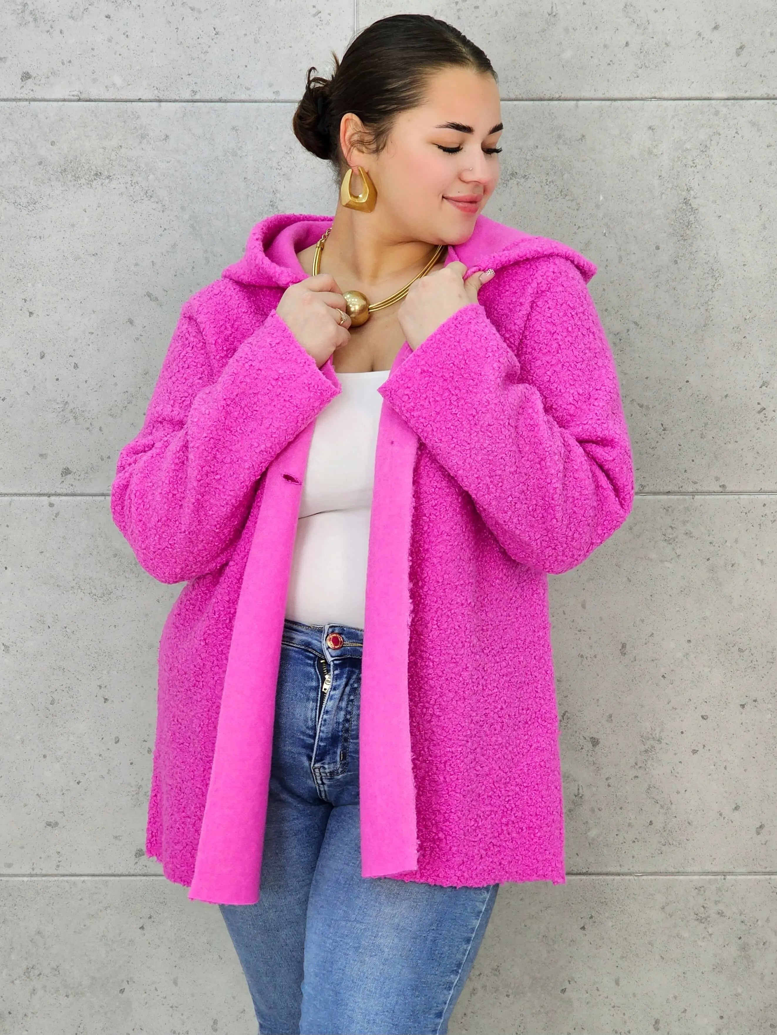 Płaszcz plus size z kapturem – ciepło, styl i kobiecość w jednym! Stylowa XL