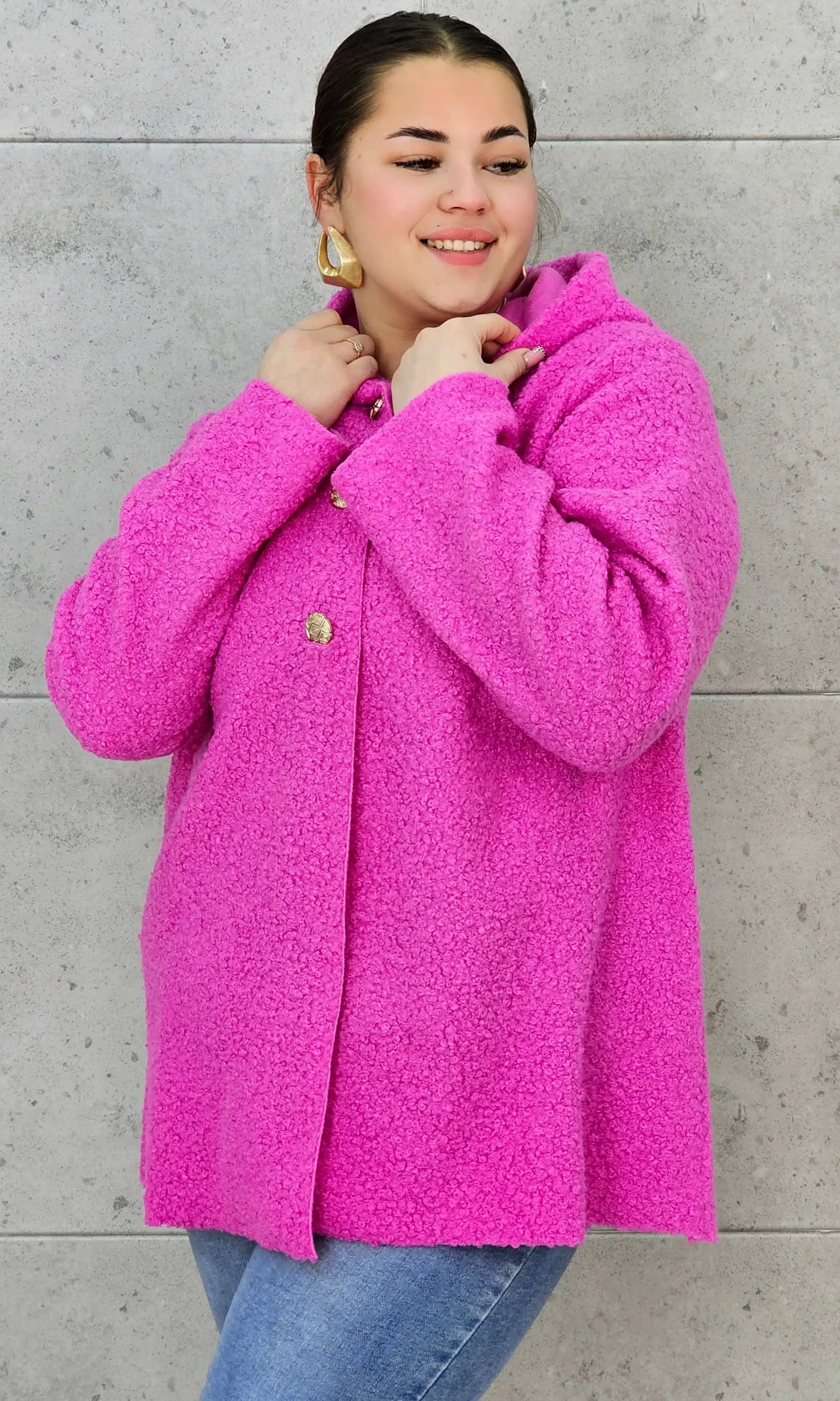 Płaszcz plus size z kapturem – ciepło, styl i kobiecość w jednym! Stylowa XL