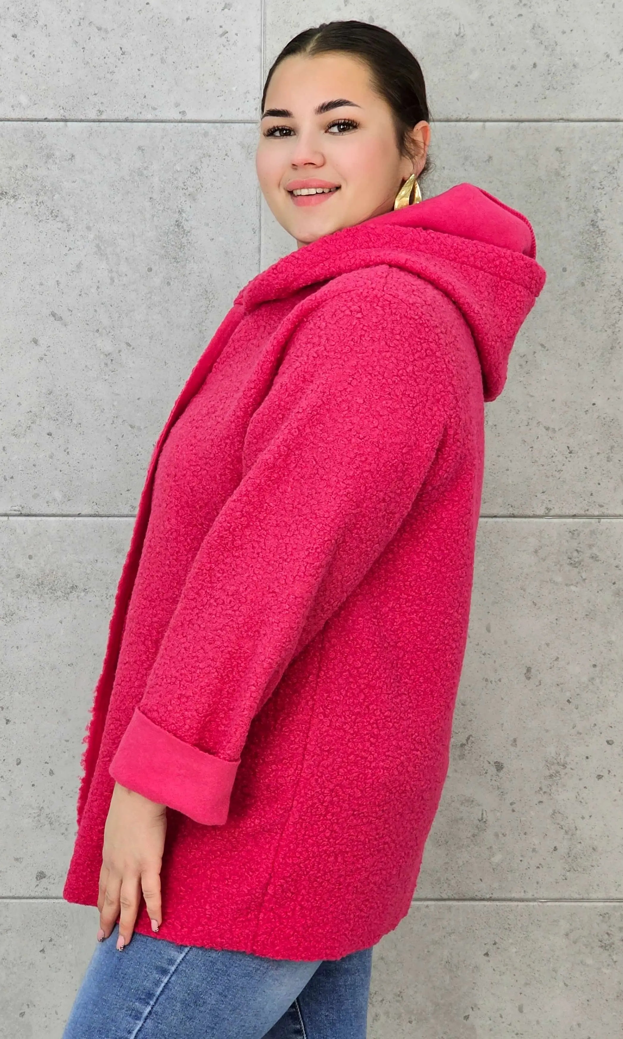 Płaszcz plus size z kapturem – ciepło, styl i kobiecość w jednym! Stylowa XL