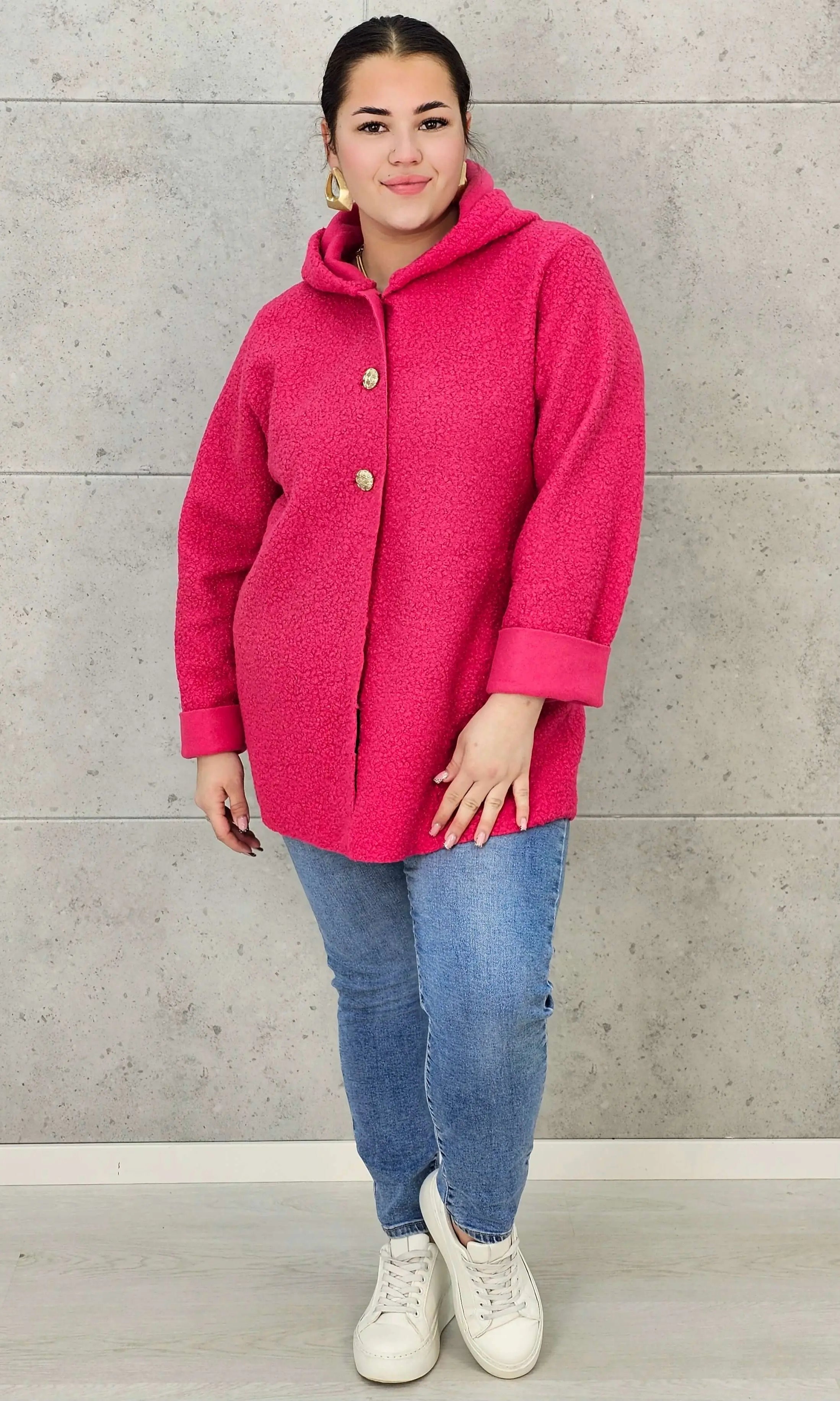 Płaszcz plus size z kapturem – ciepło, styl i kobiecość w jednym! Stylowa XL