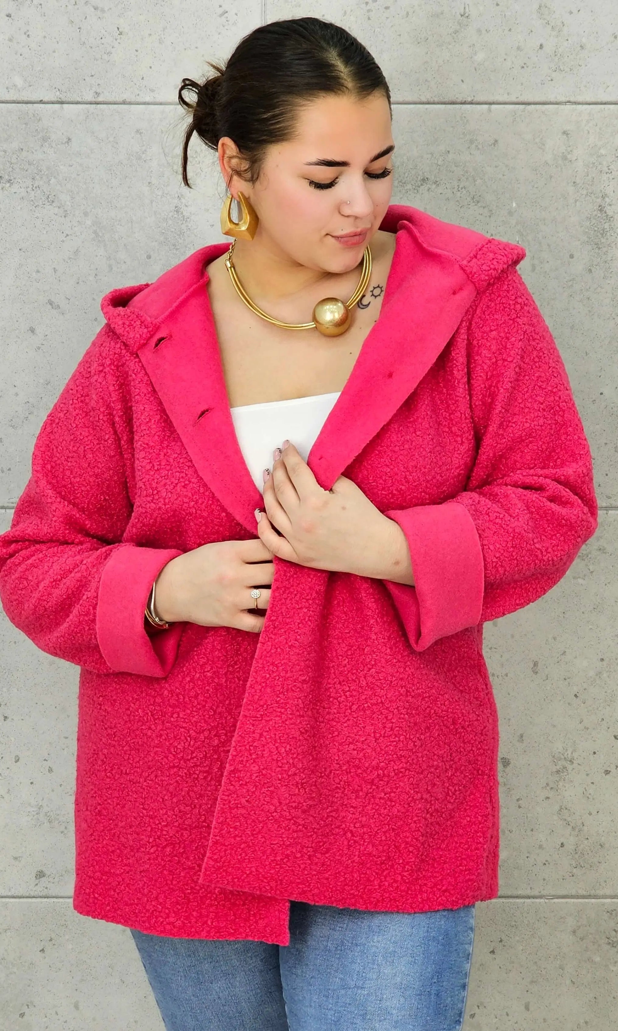 Płaszcz plus size z kapturem – ciepło, styl i kobiecość w jednym! Stylowa XL